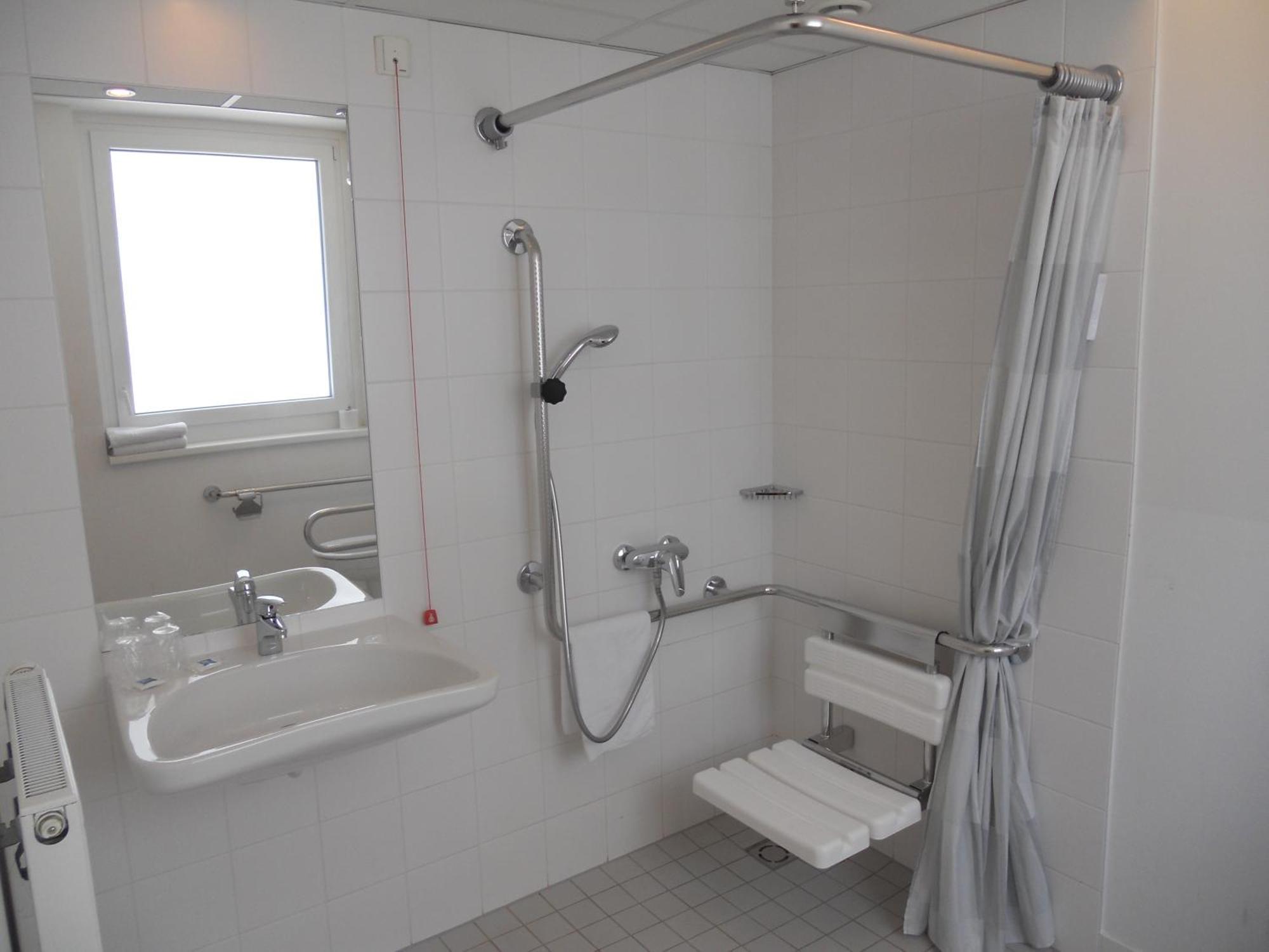 Accessible Room 1 Queen Bed