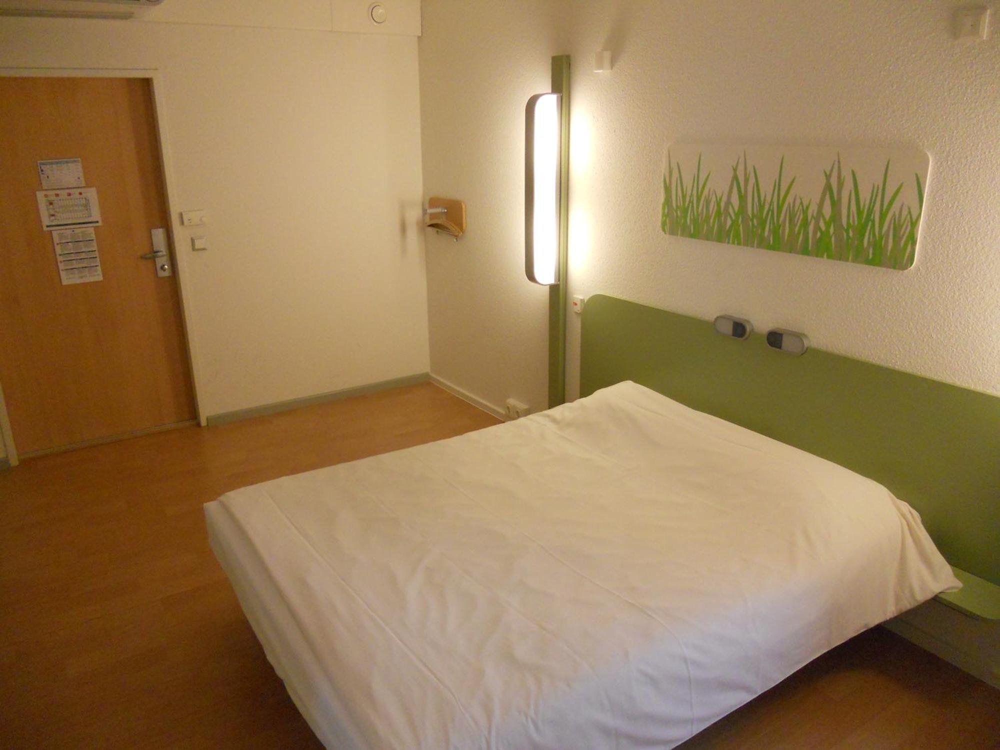 Accessible Room 1 Queen Bed
