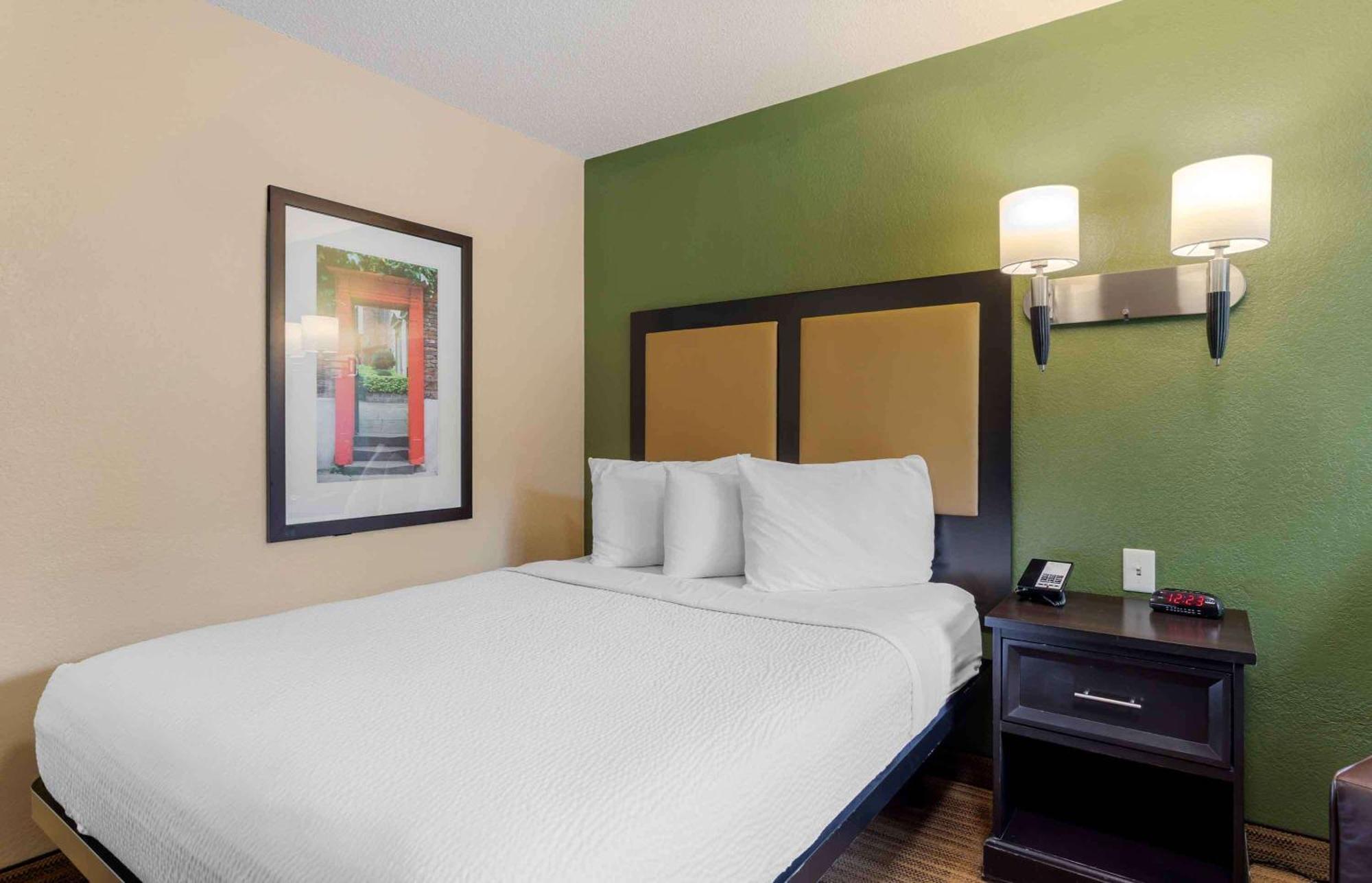 Queen Studio One Queen Bed Disability Access or Non-Smoking