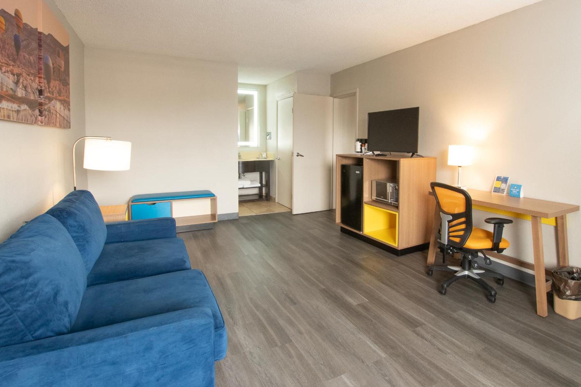 One-Bedroom King Suite Non-Smoking
