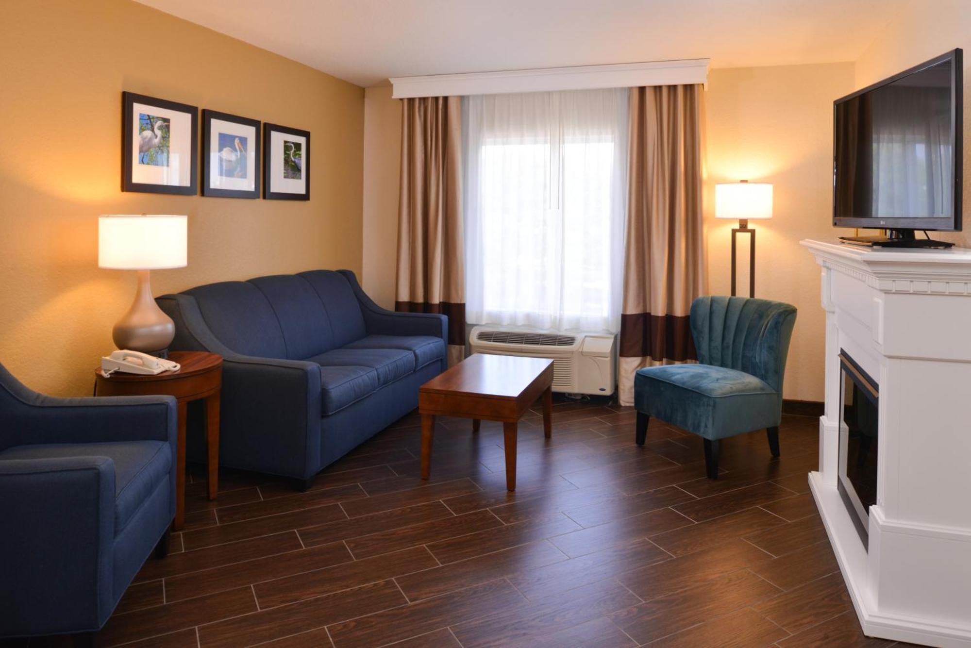 Executive King Suite with Sofa-Bed - Non-Smoking