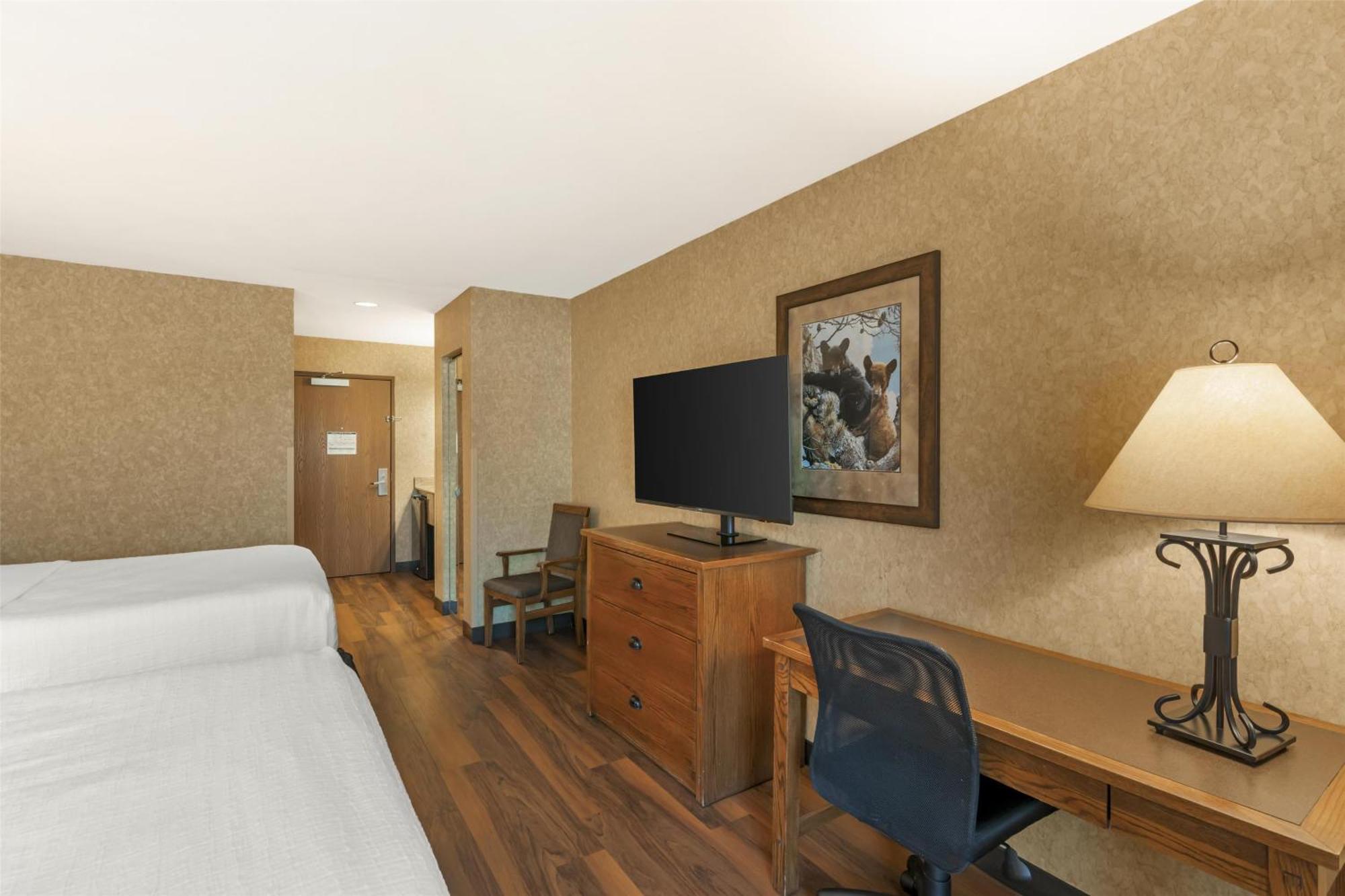 Queen Room Two Queen Beds Non-Smoking