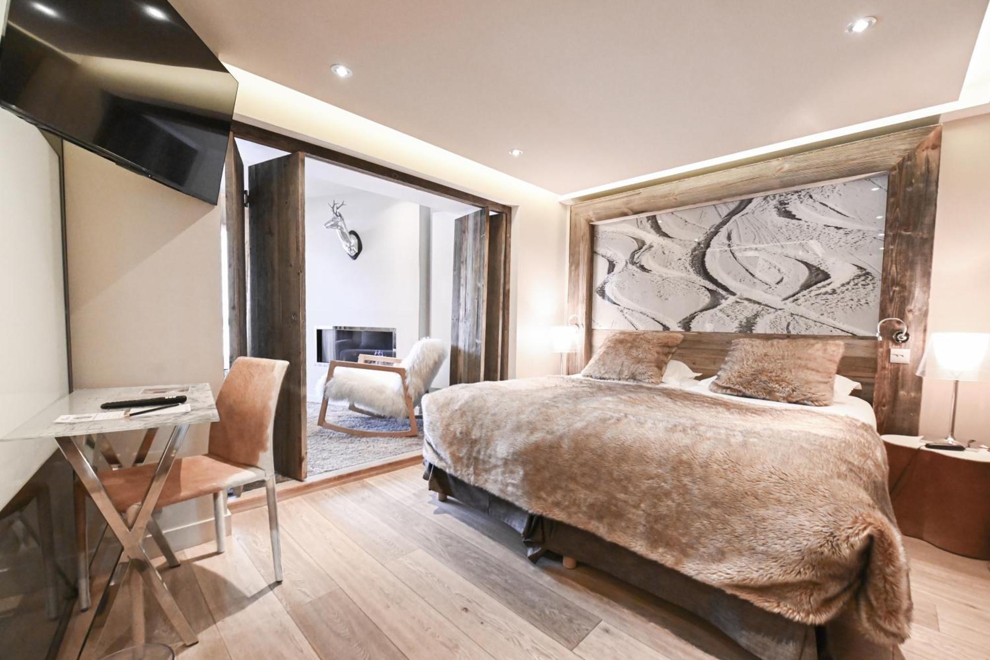Superior Double Room Lounge Mountain View