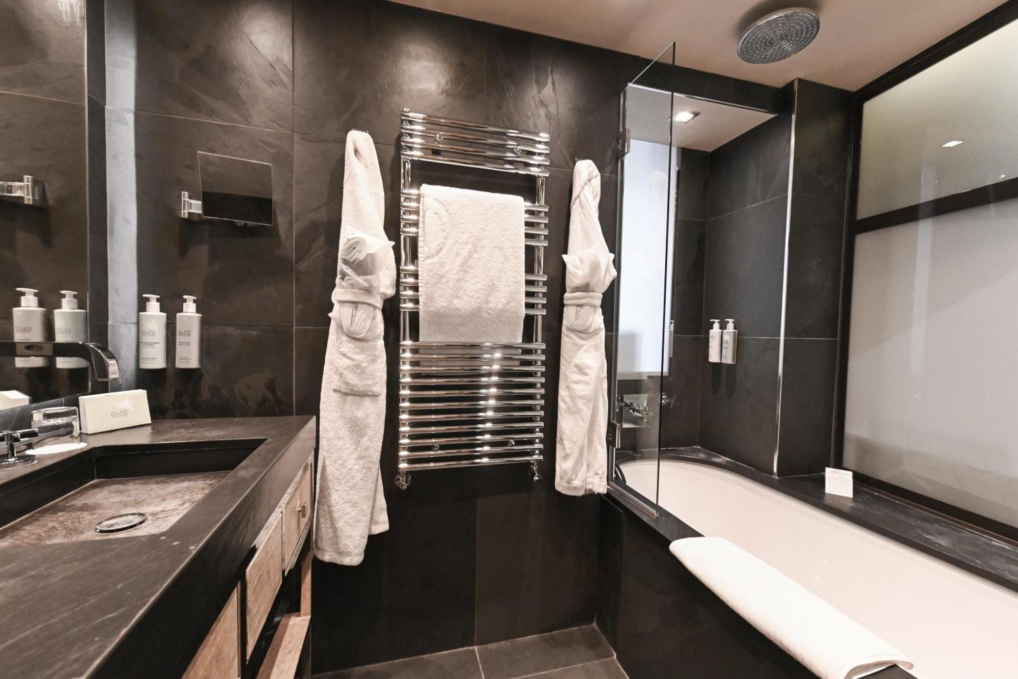 Superior Double Room Lounge Mountain View