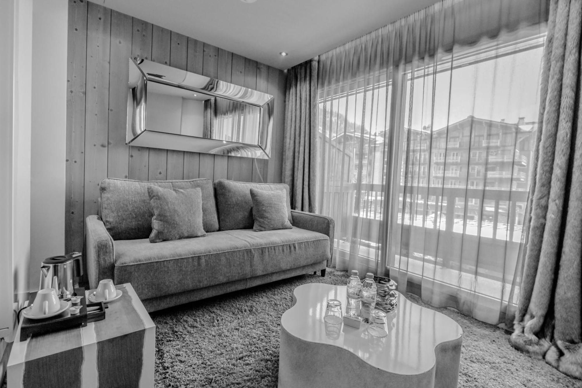 Superior Double Room Lounge Mountain View