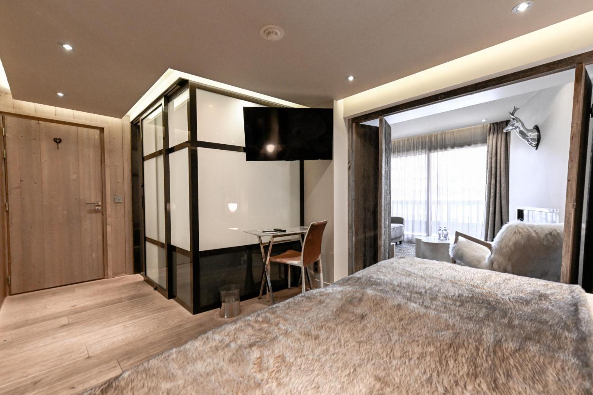 Superior Double Room Lounge Mountain View