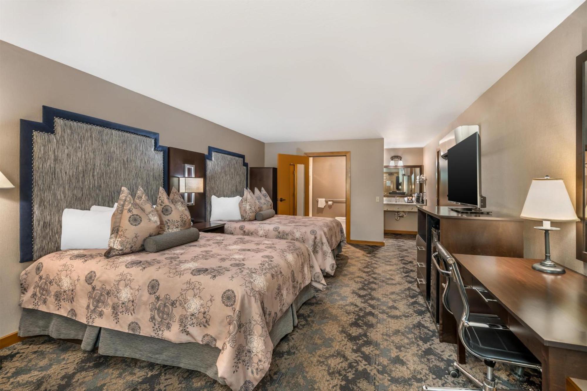 Queen Room Two Queen Beds Roll Shower Mobility Access