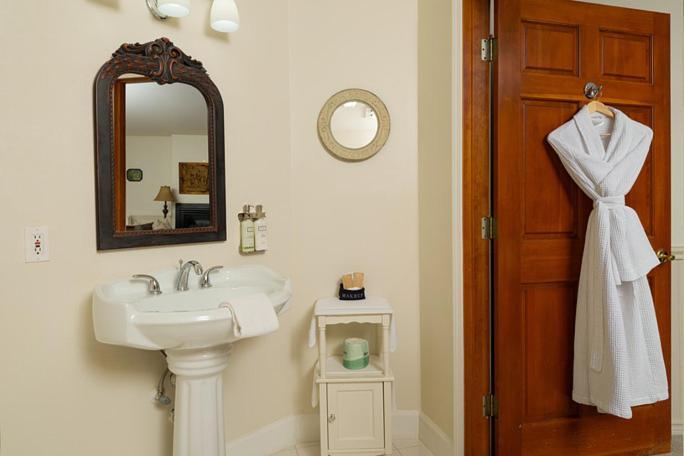 Parisian Room-Queen Room Ocean View Adults Only-No Pets