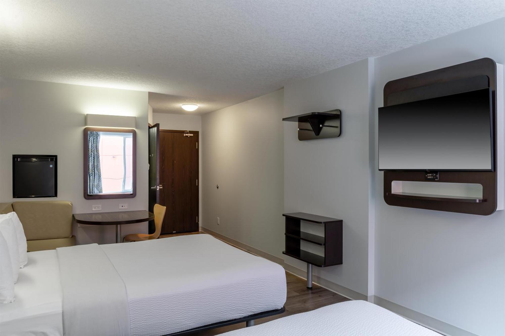 Queen Room Two Queen Beds Non-Smoking