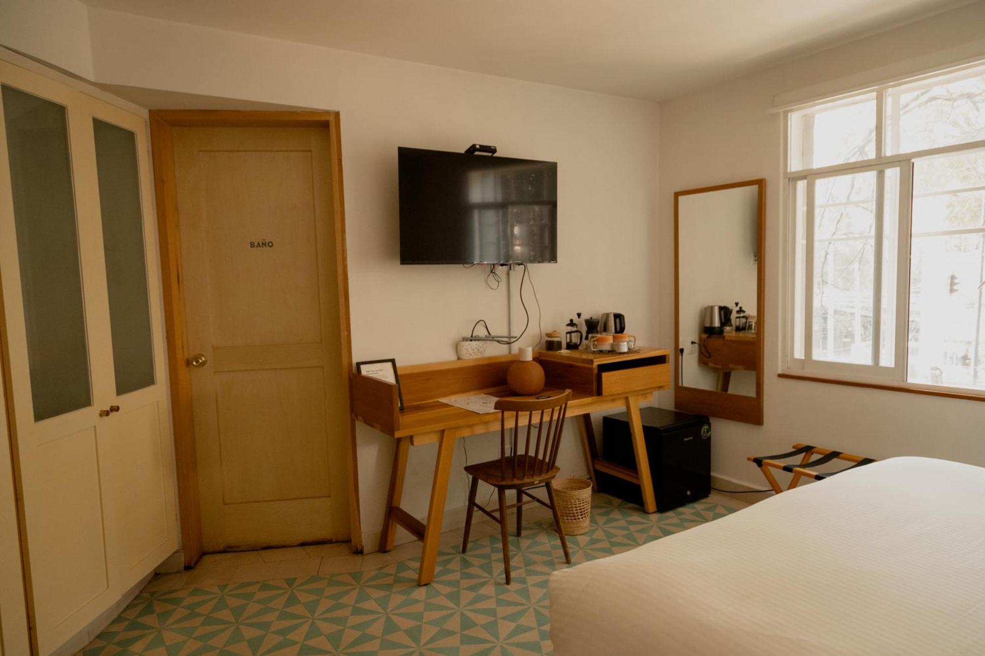 Standard Queen Room