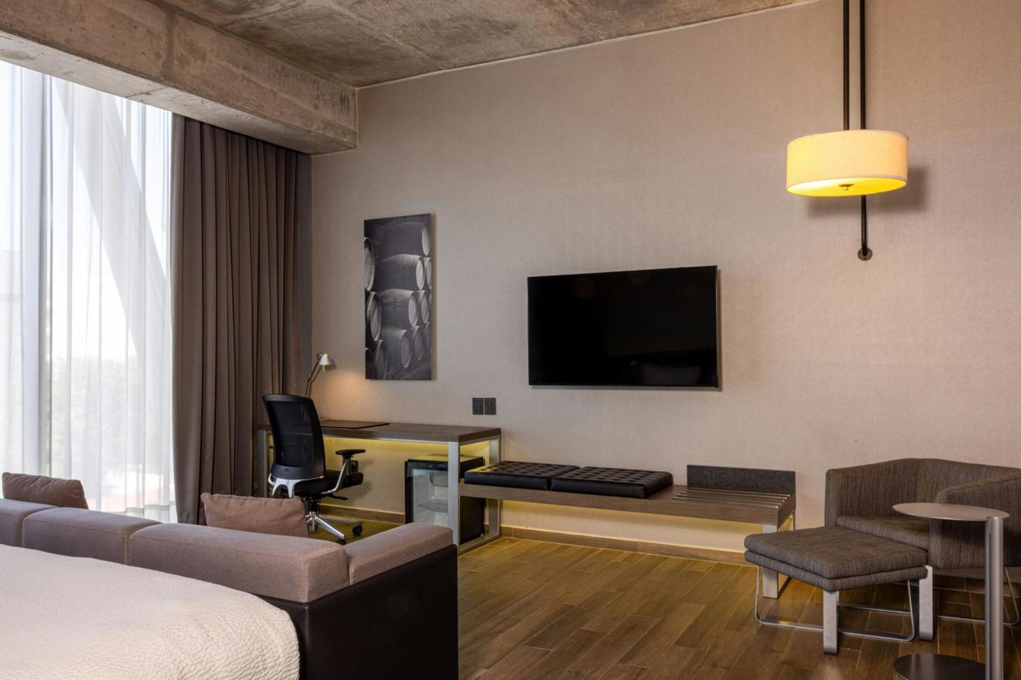 Junior King Suite