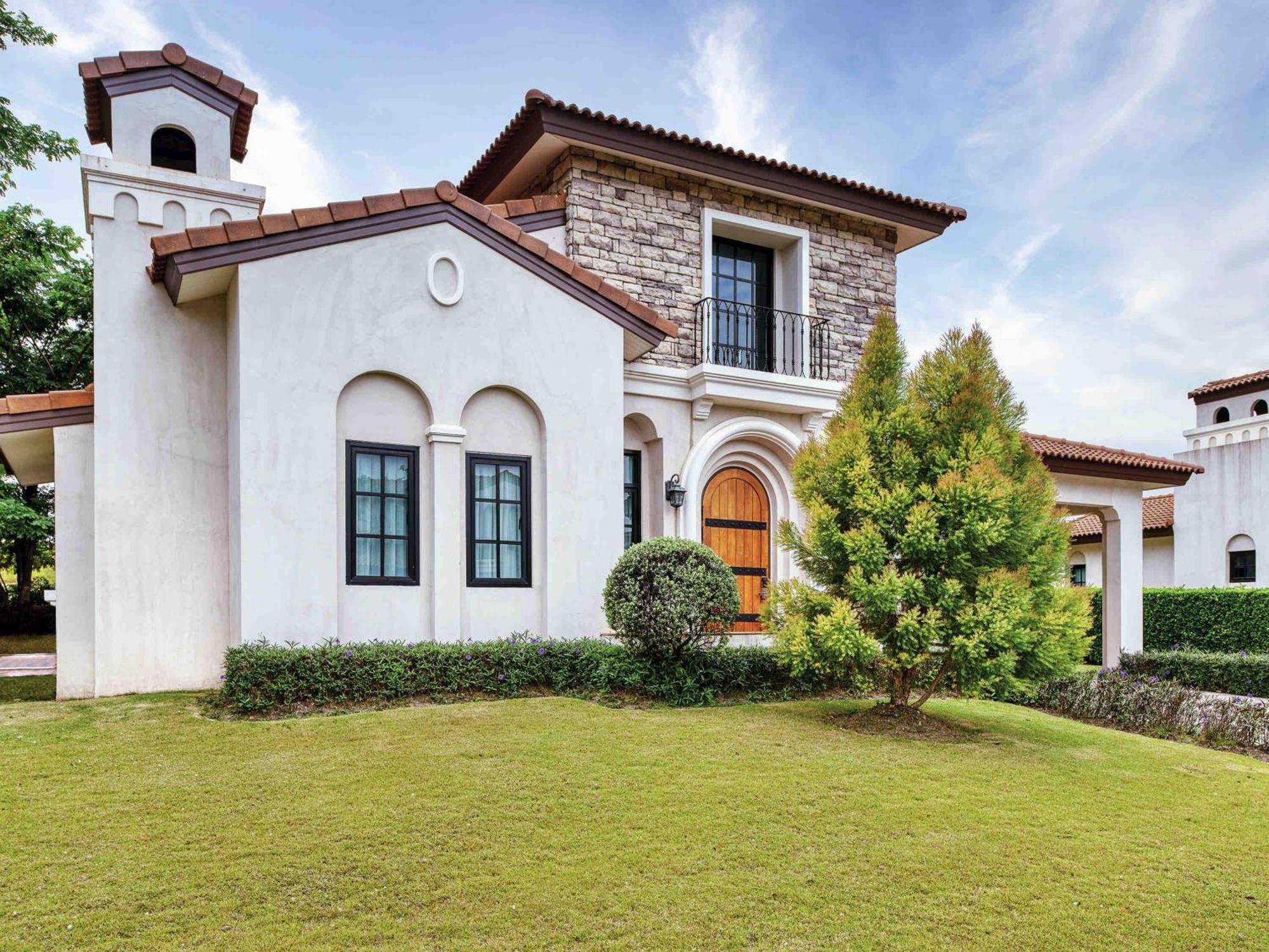 Three-Bedroom Garden Villa