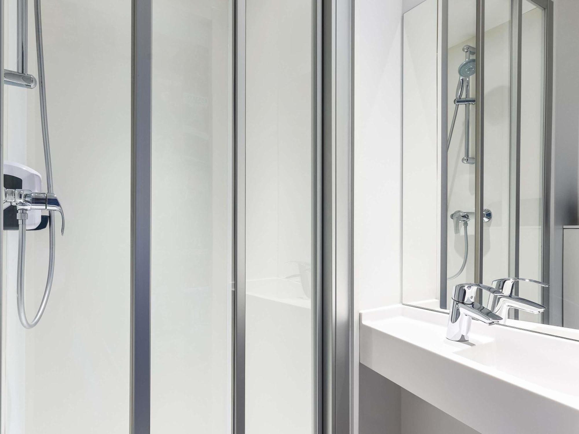 Cabrio Room Private Bathroom