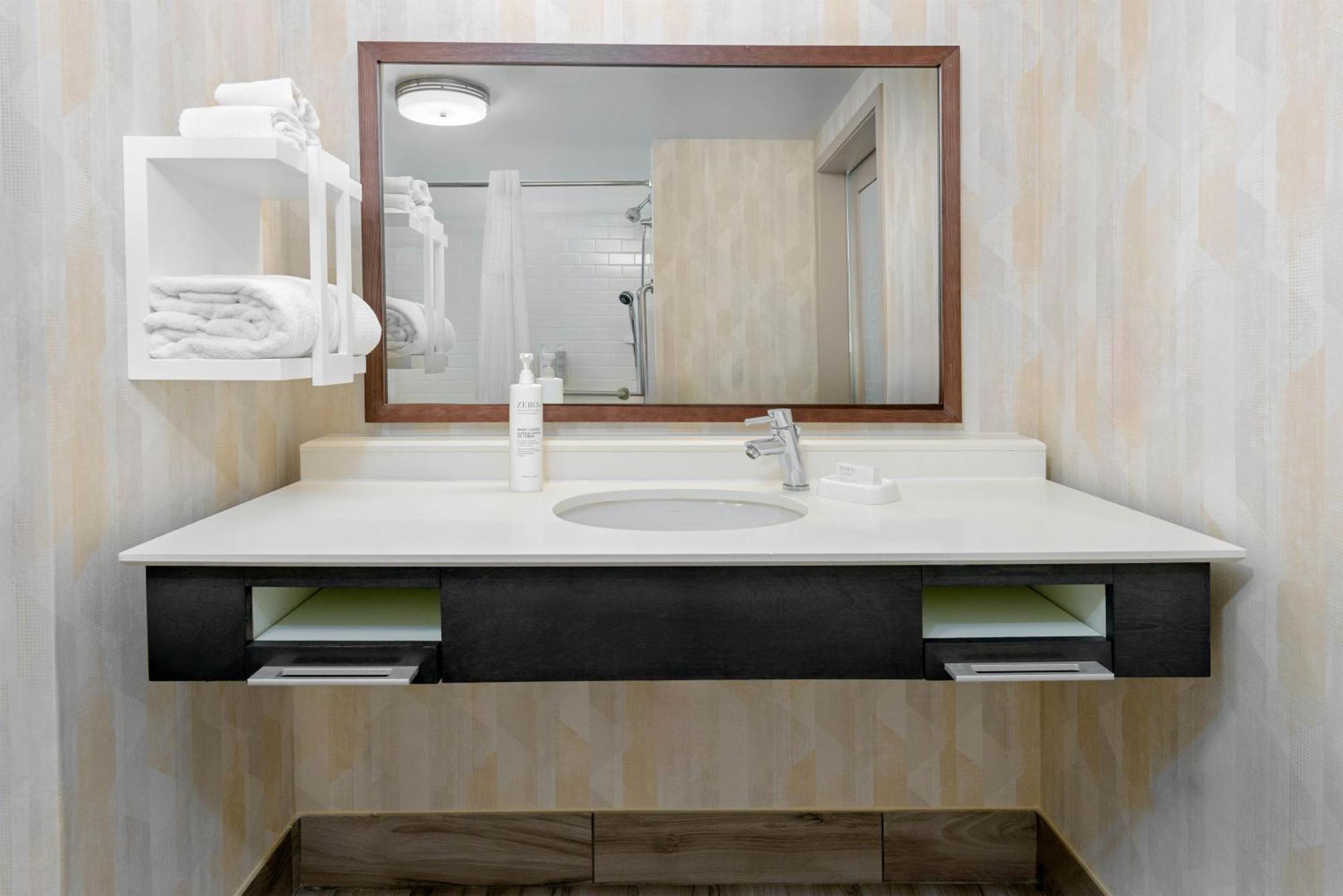 King Room Mobility Access or Non-Smoking