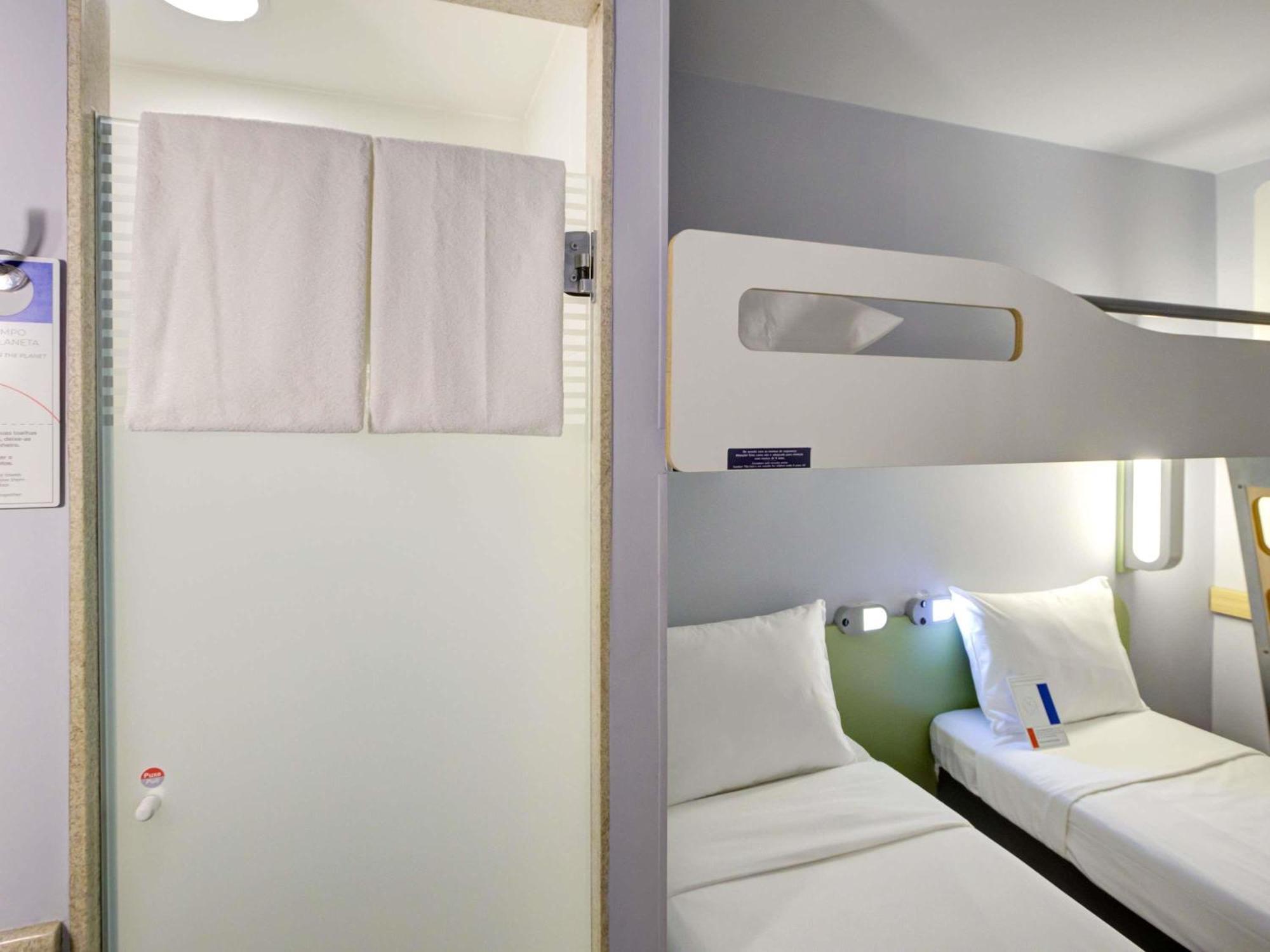 Quarto Standard com 2 Camas de Solteiro em Beliches