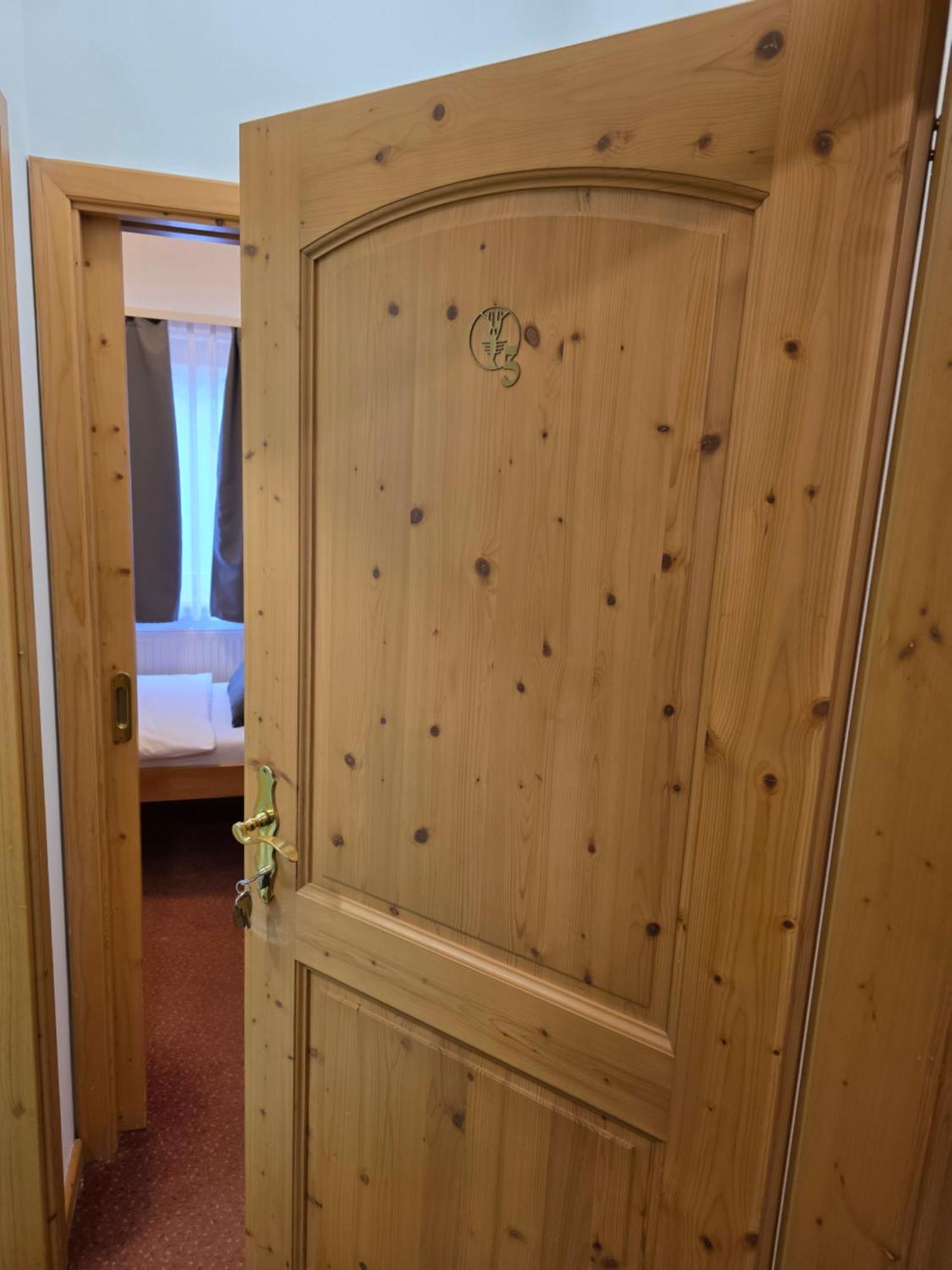 Familienzimmer mit Doppelbett