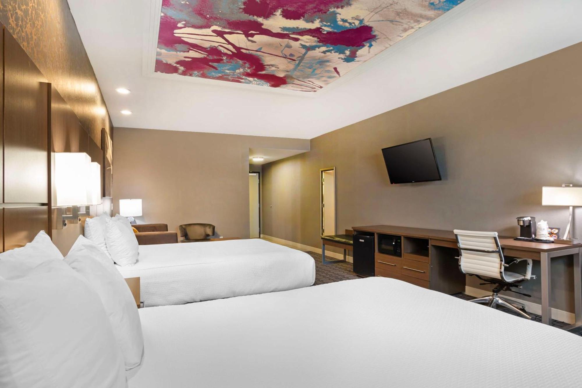 Queen Suite with Two Queen Beds and Bath Tub - Disability Access