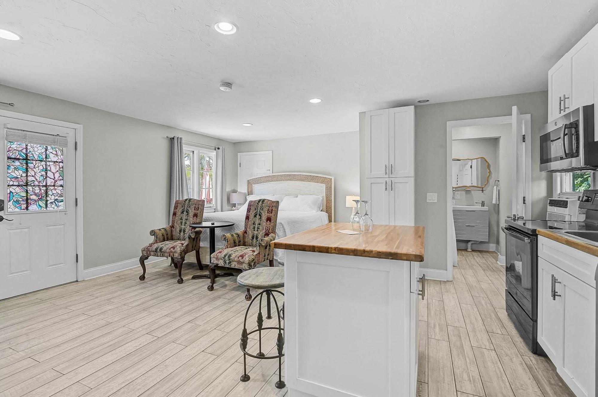 Deluxe King Suite