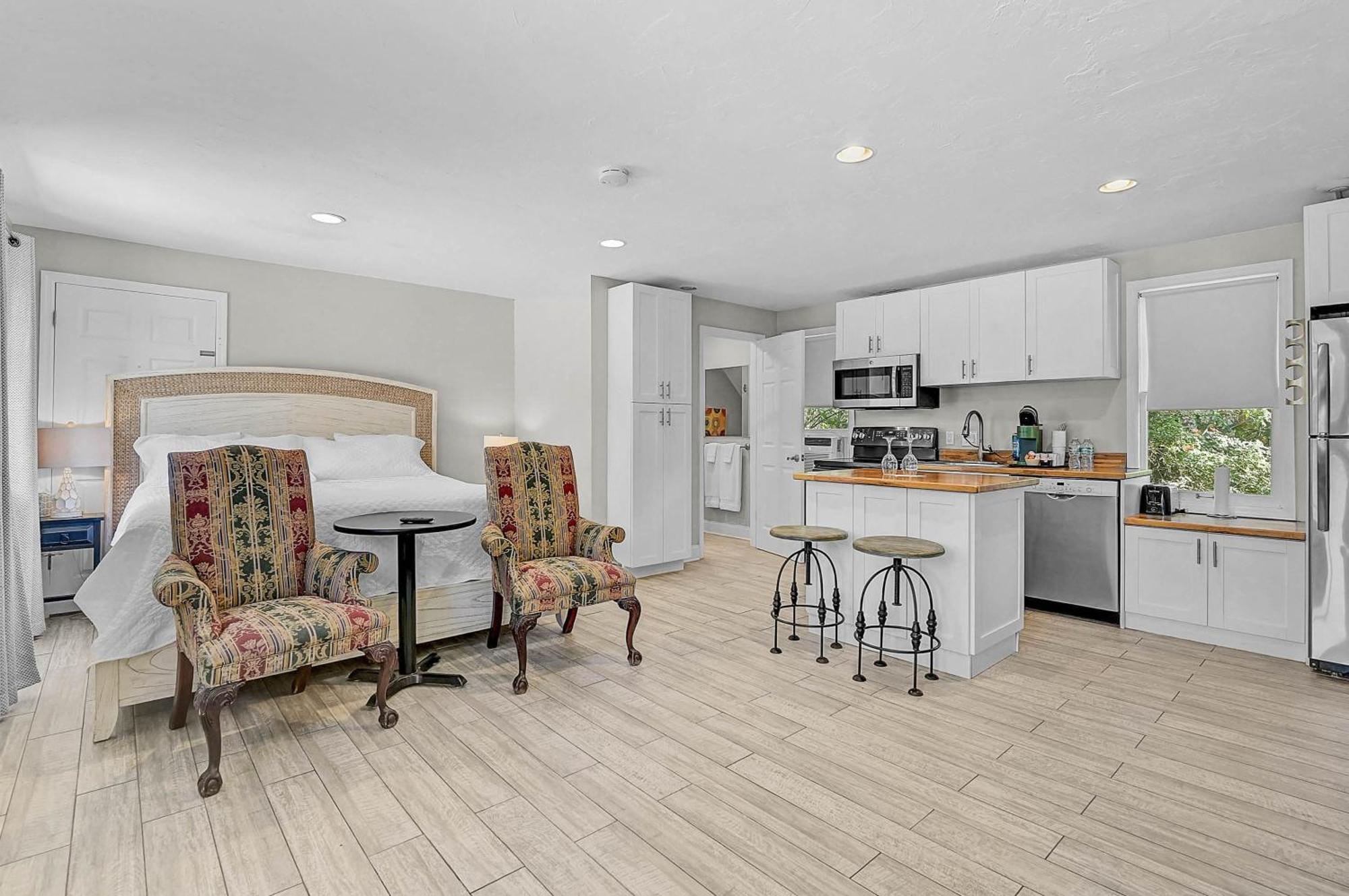 Deluxe King Suite