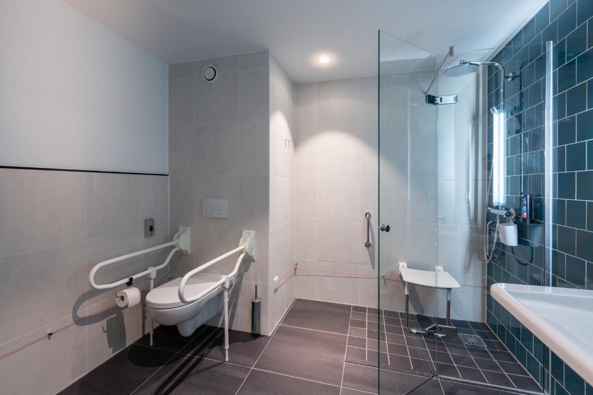 Standard Queen Room Accessible