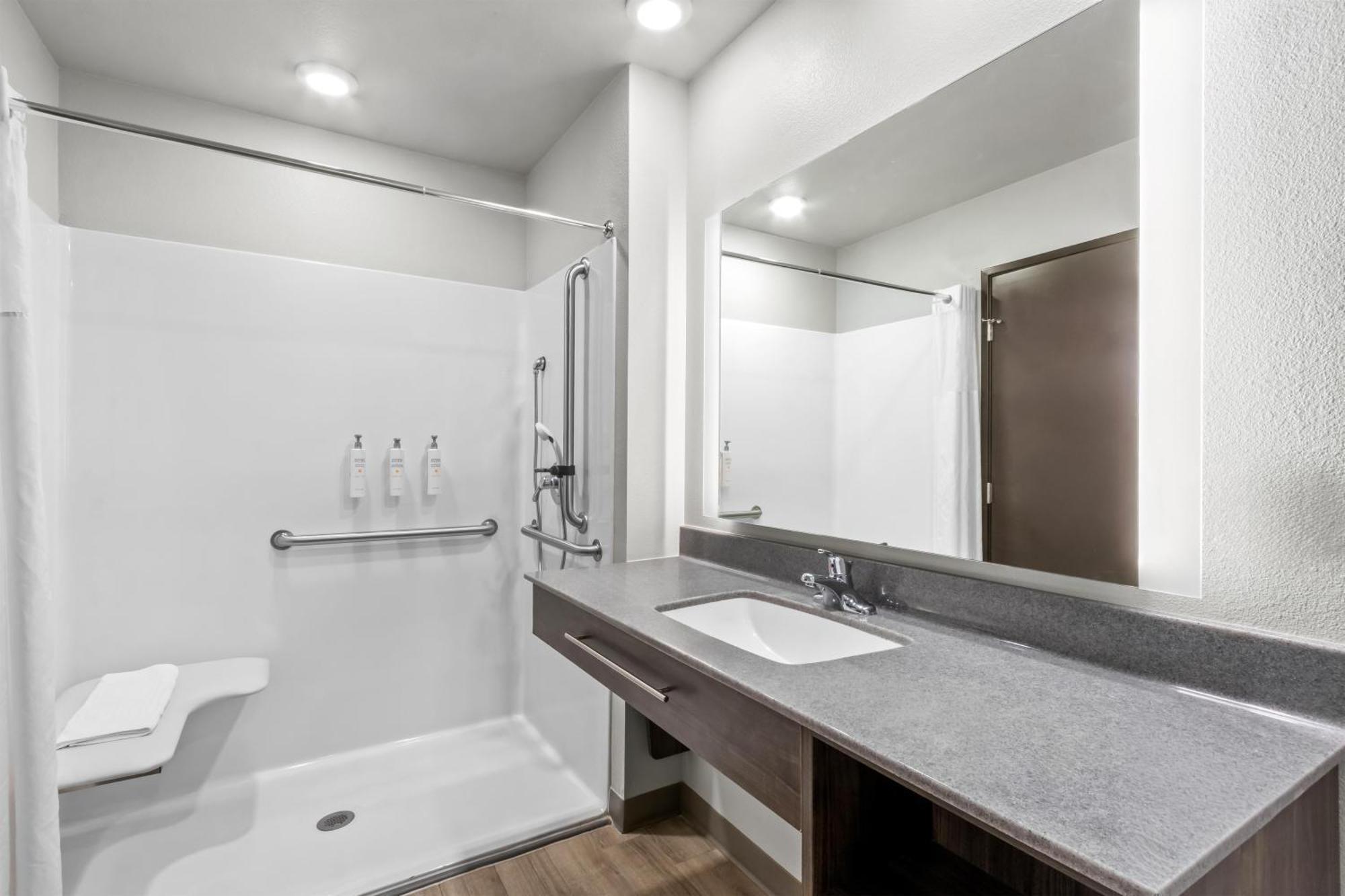 Queen Room - Hearing & Mobility Accessible - Roll In Shower
