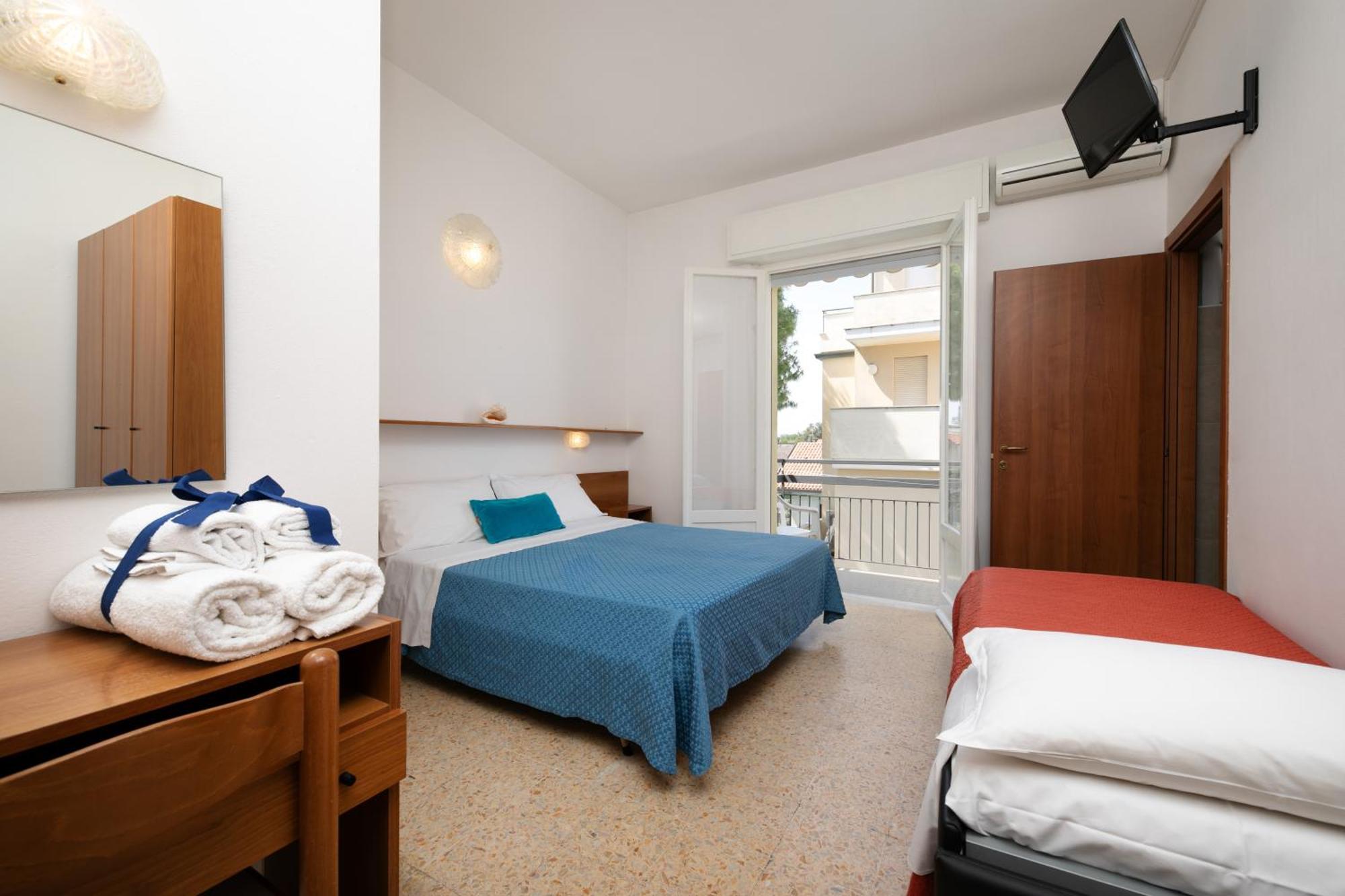 Double or Twin Room Sea View