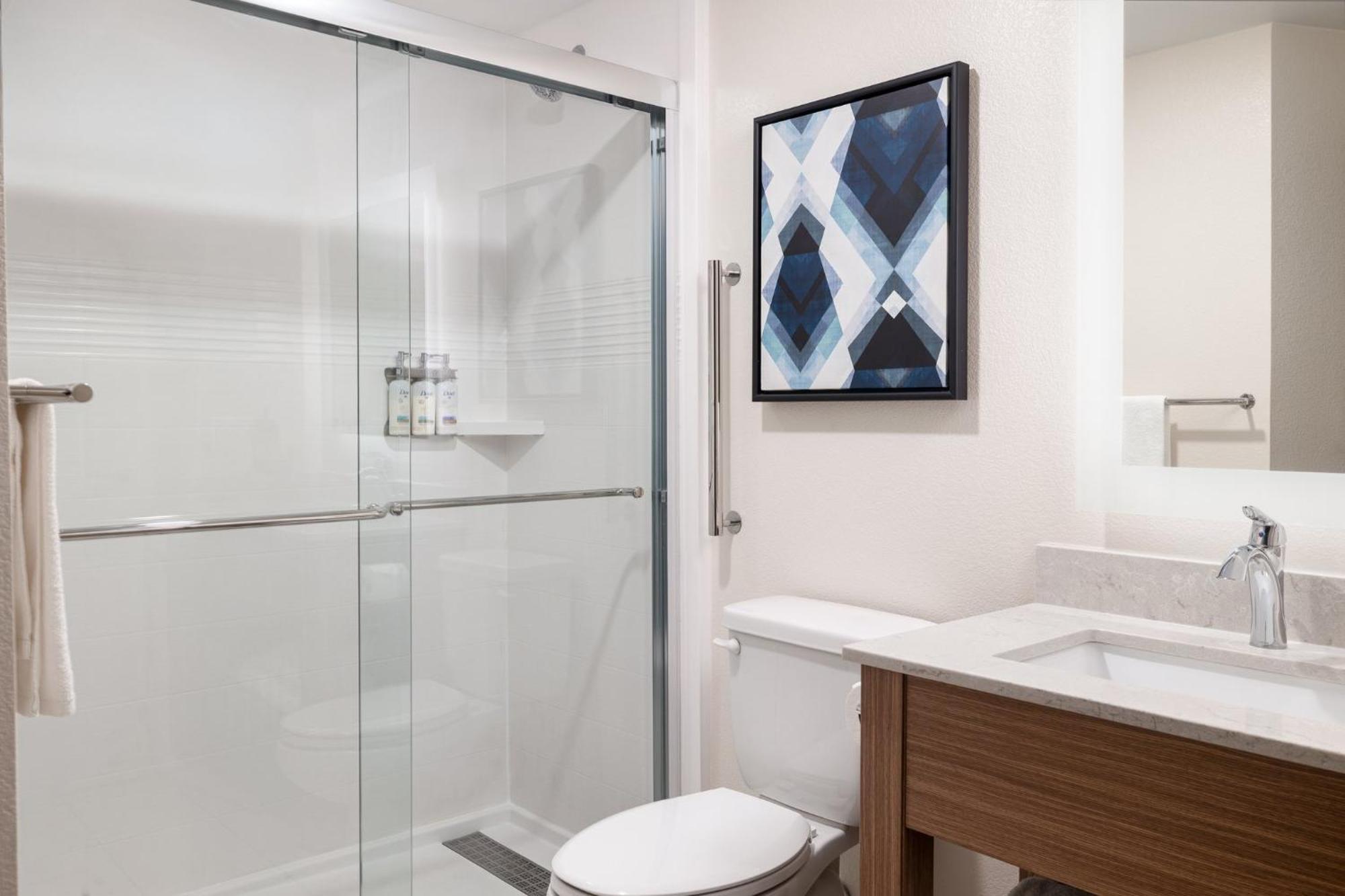 Studio King Suite - Communications Accessible
