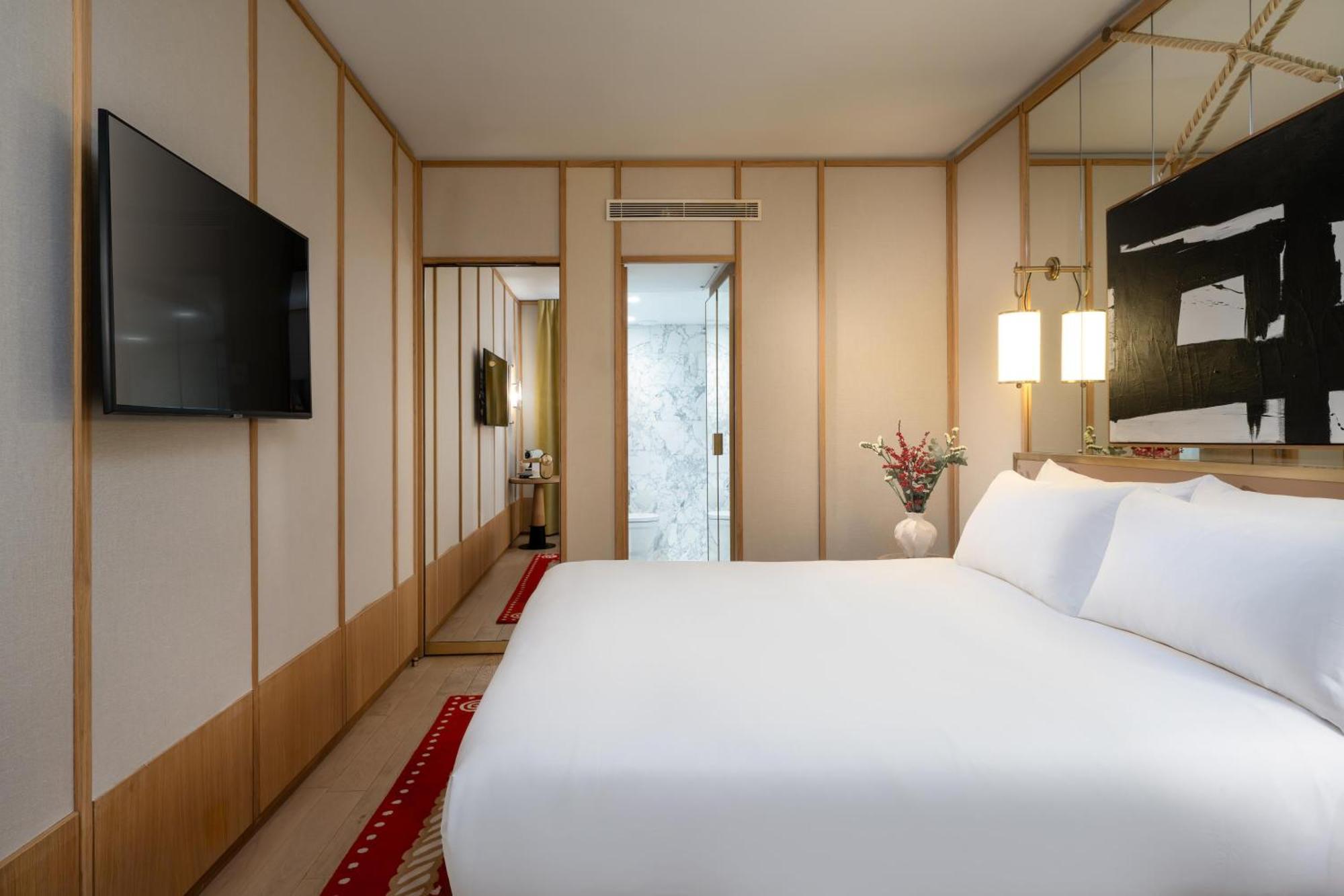 Deluxe King Room