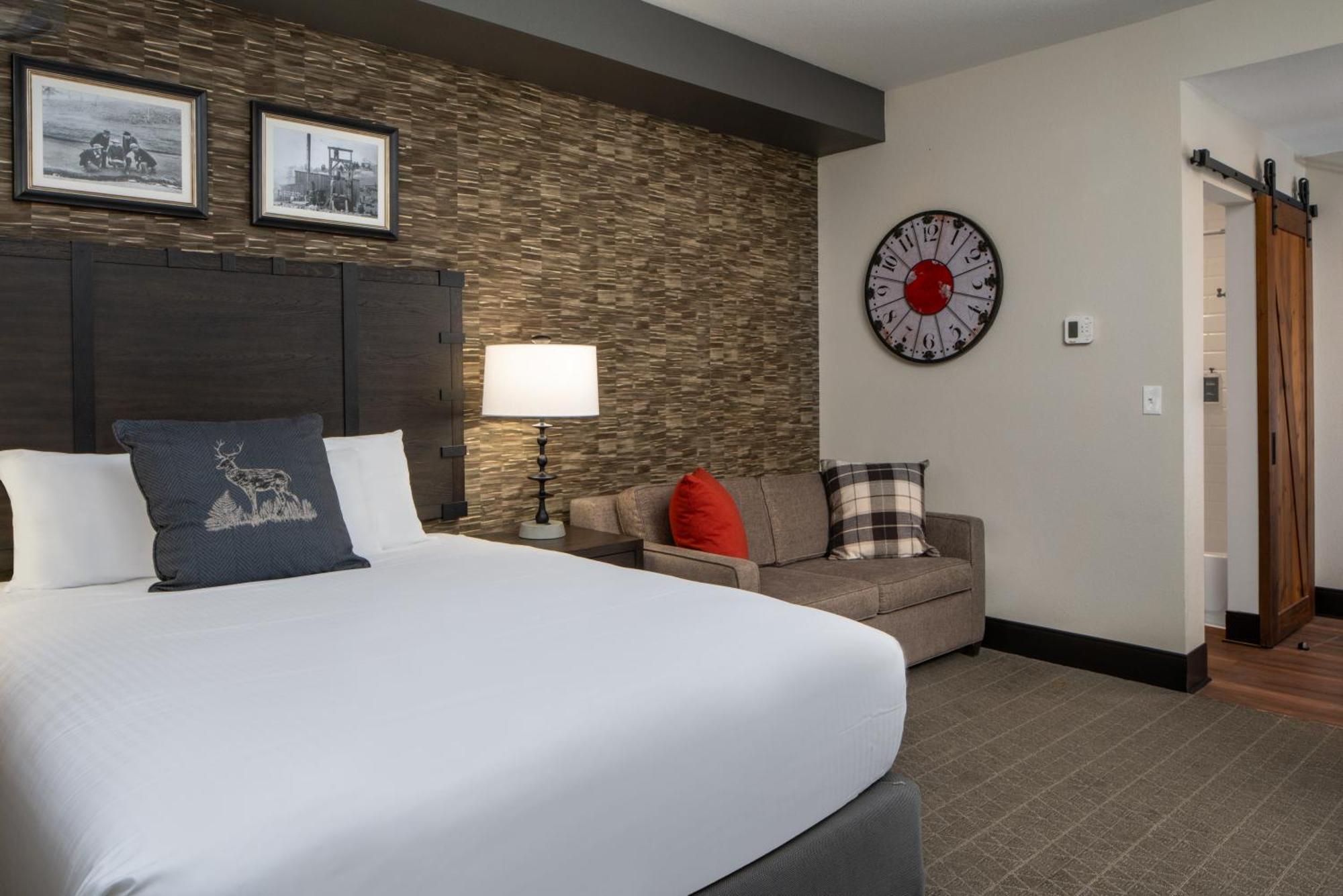 Deluxe Queen Room