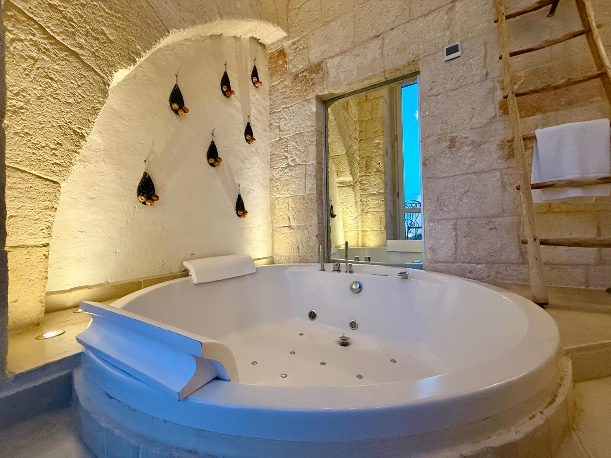 Queen Room Spa Bath