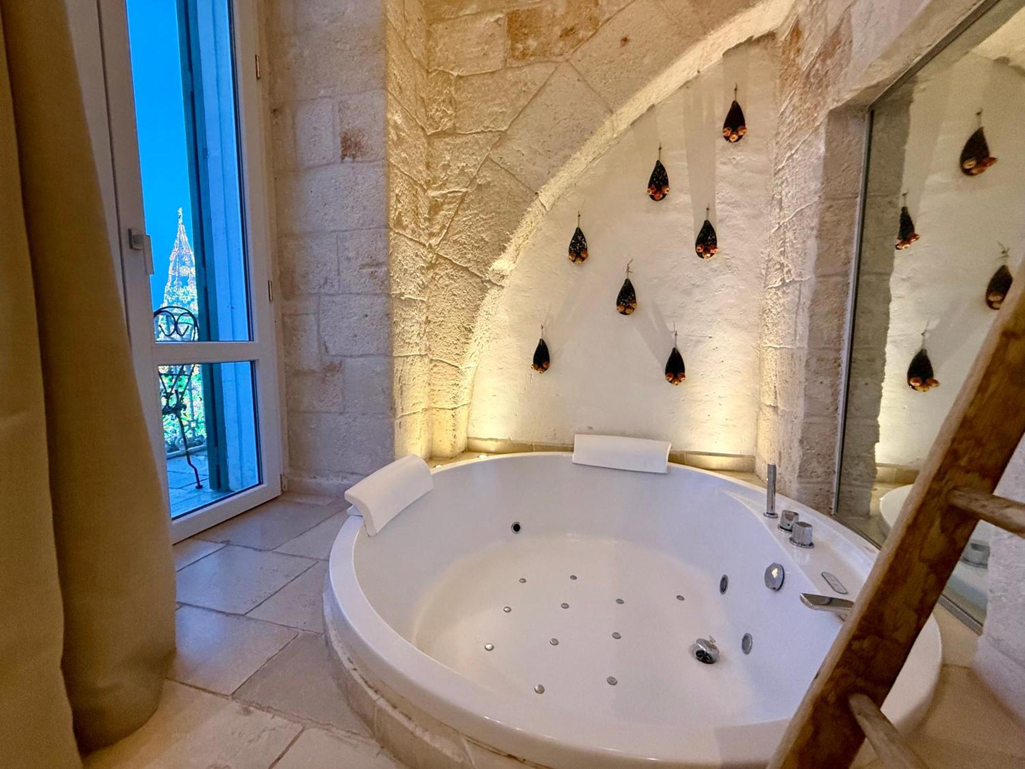 Queen Room Spa Bath