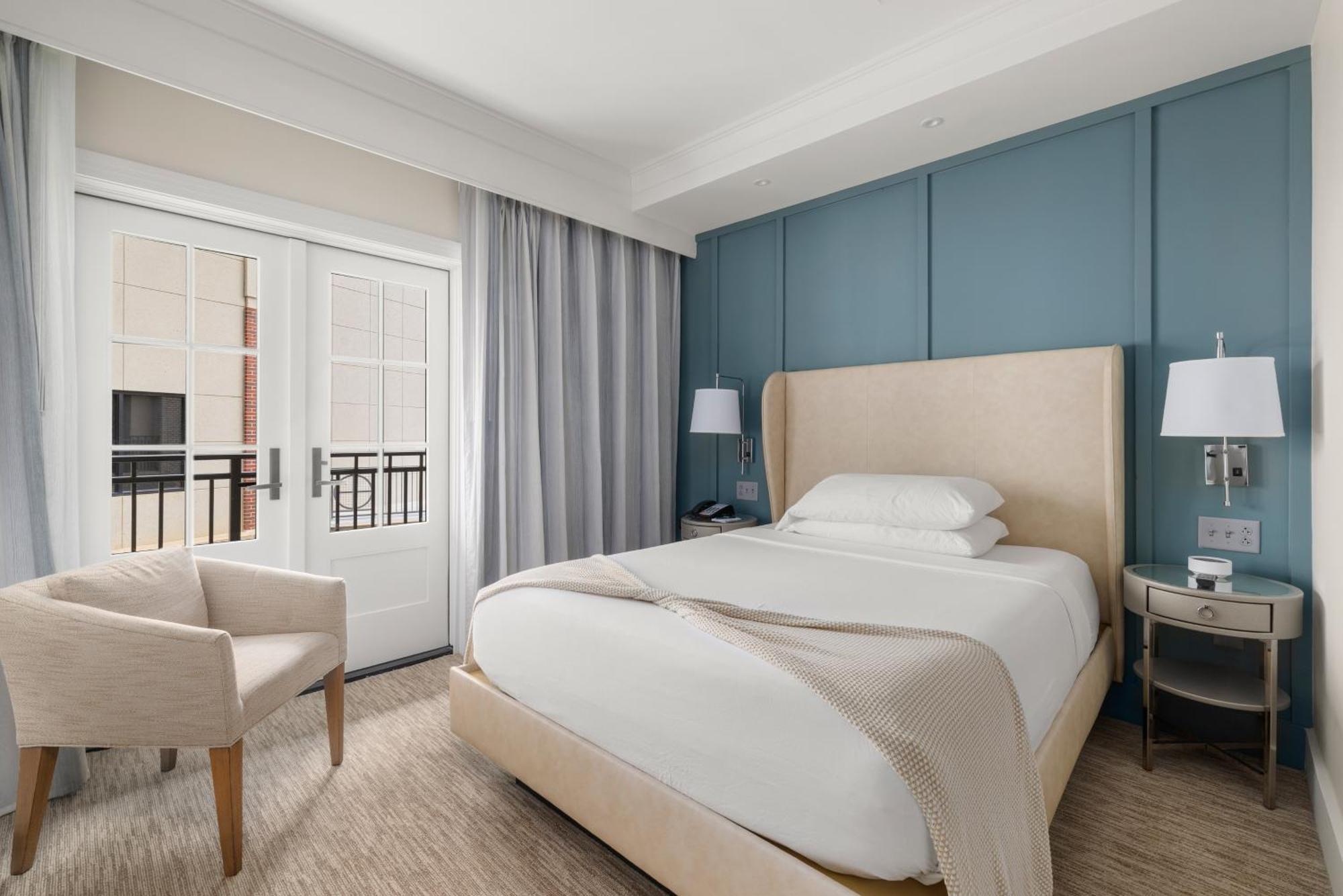 Standard Queen Room