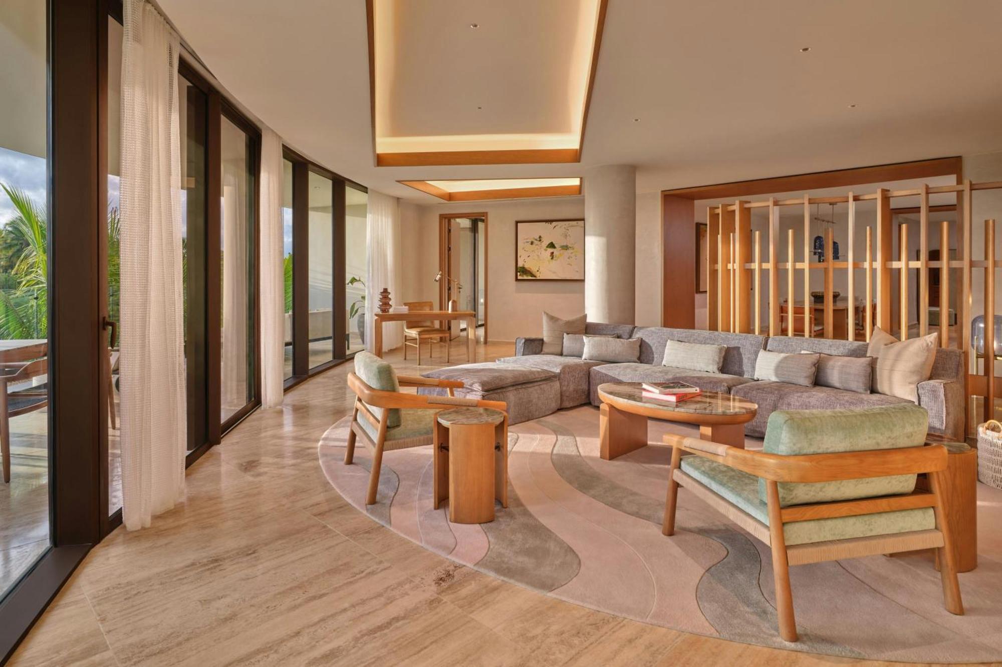 Signature One-Bedroom King Suite Partial Ocean View,1743909392:JPEG