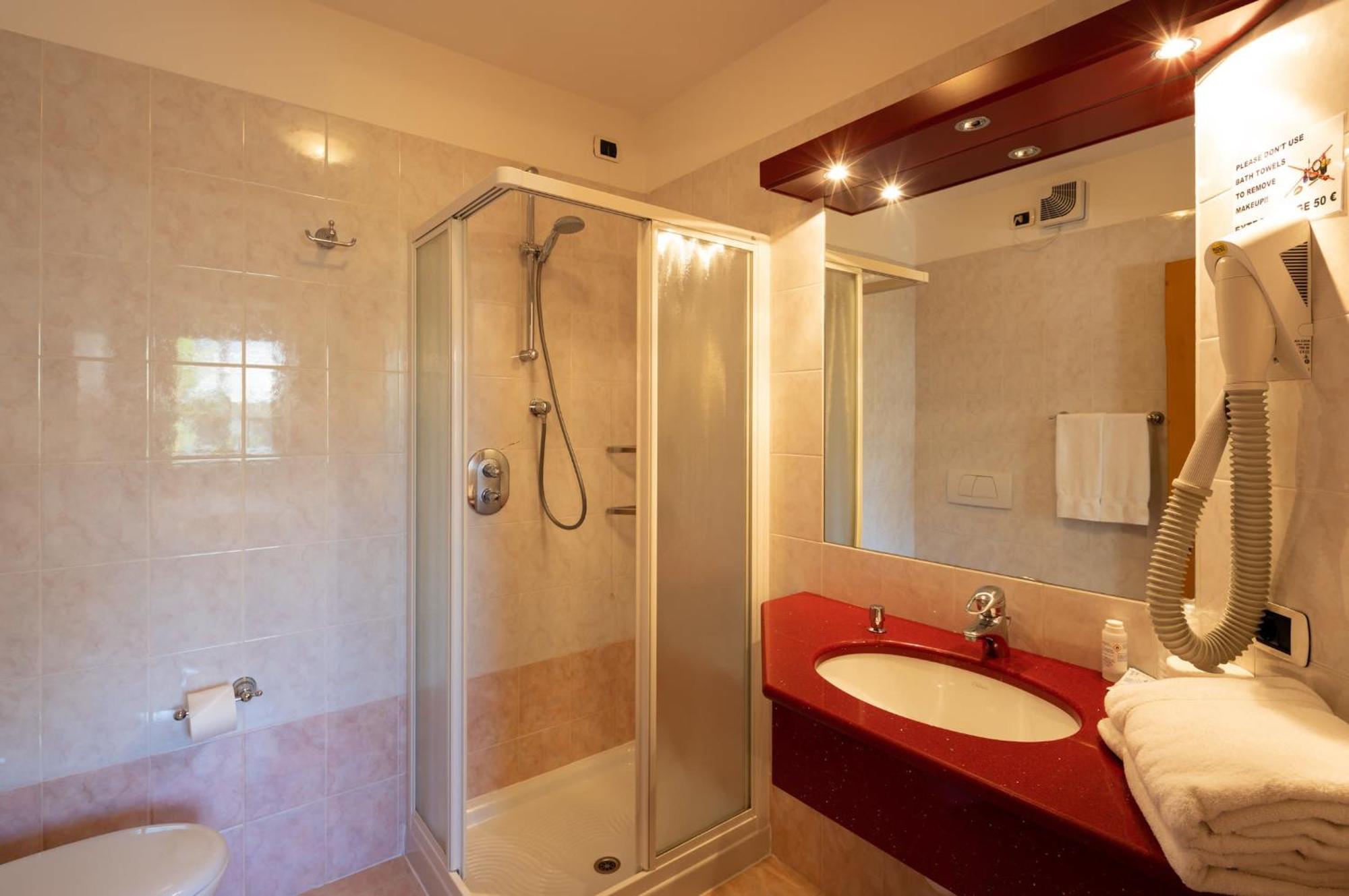 Standard Double or Twin Room,1768560774:JPEG
