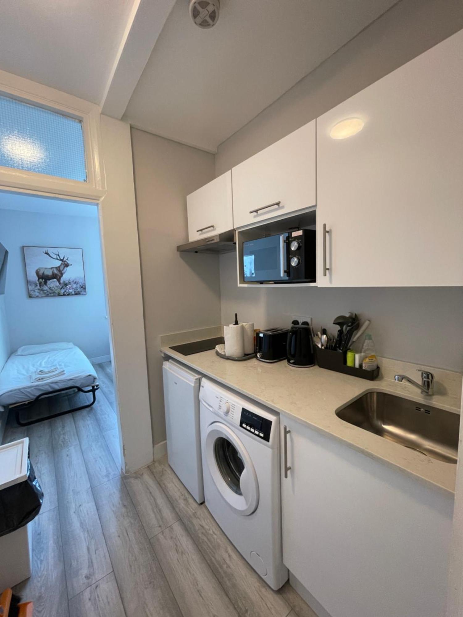 Top 2nd Studio • Sleeps 3