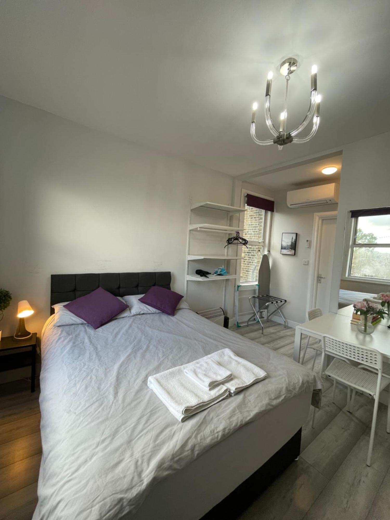 Top 2nd Studio • Sleeps 3