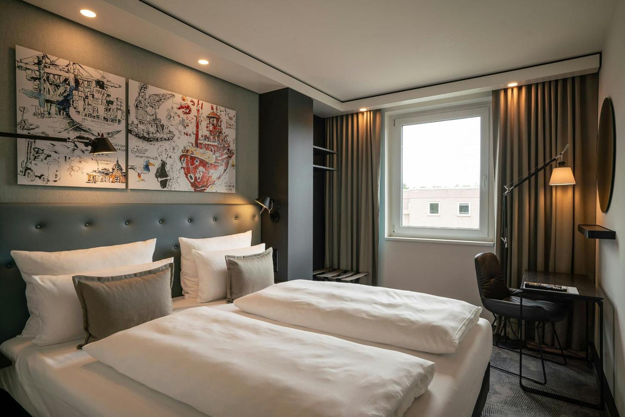 Room Queen Size Bed