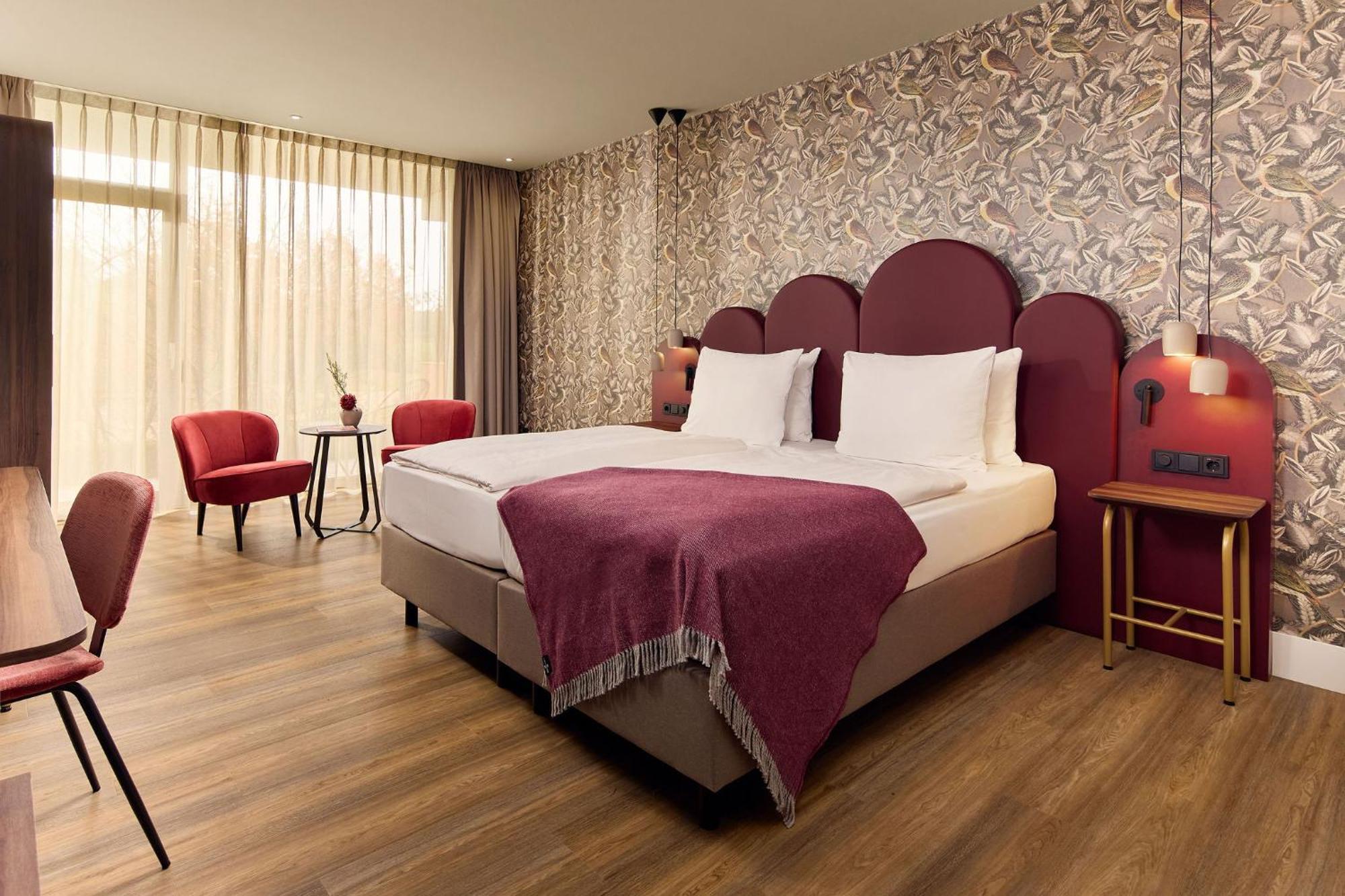 Kamer met Kingsize Bed en Uitzicht op de Tuin