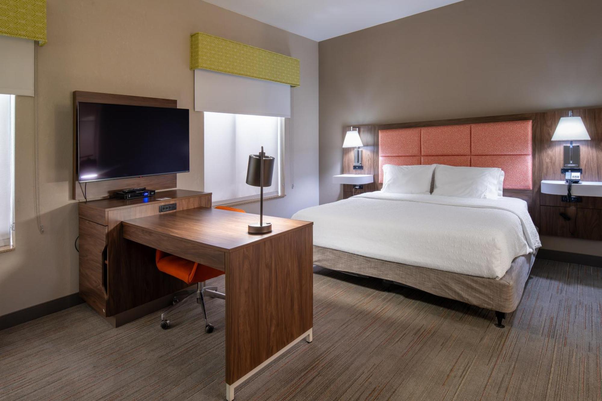 King Room with King Bed - Non-Smoking