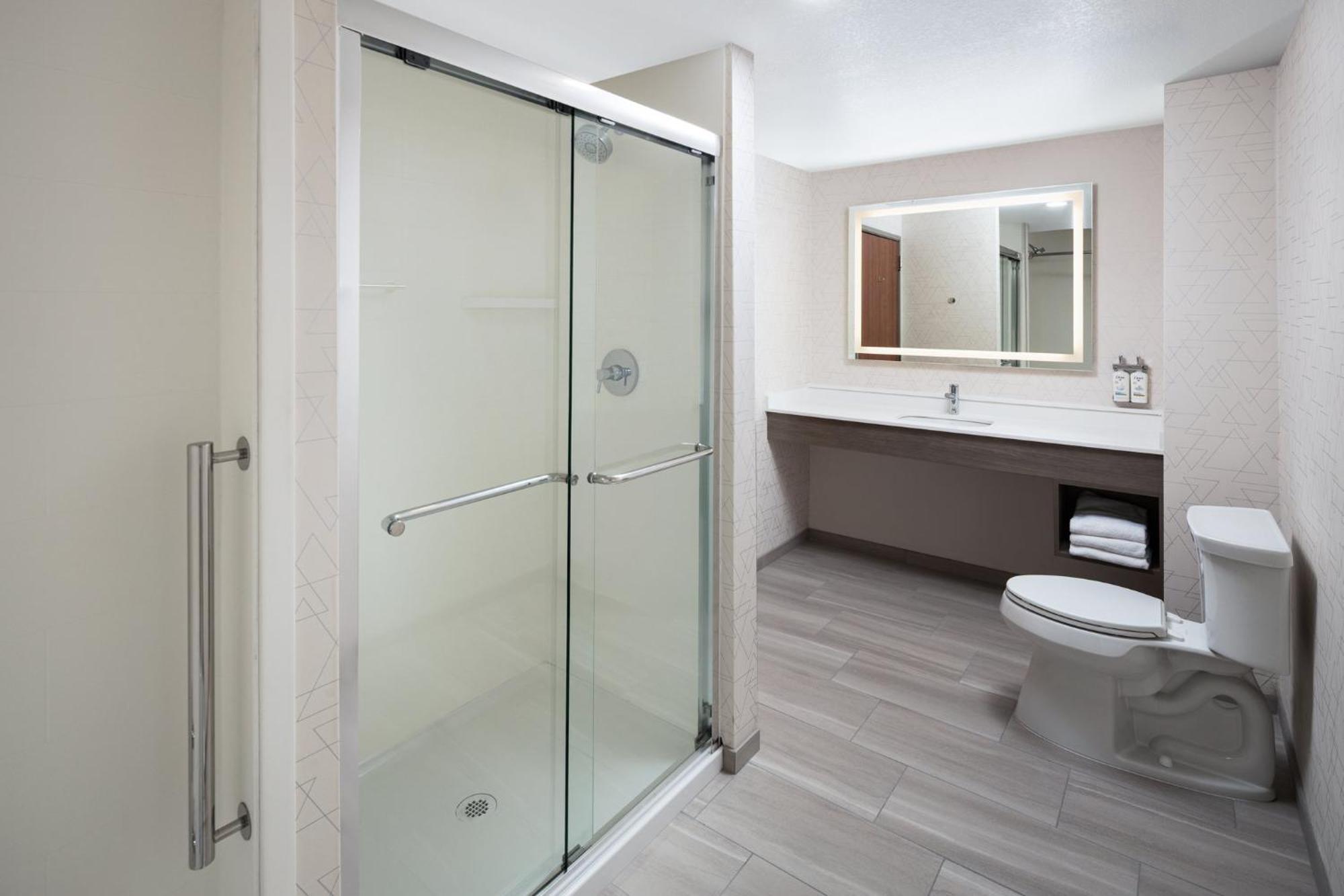 Queen Suite with Extra Office Space