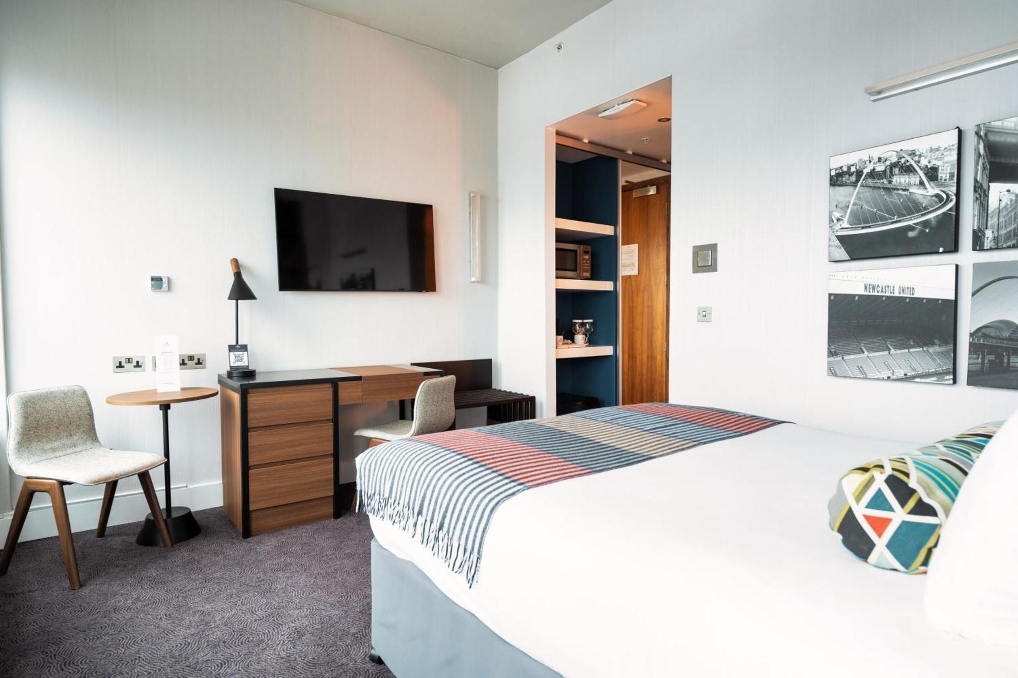 Standard Room 1 King Bed Stadium View