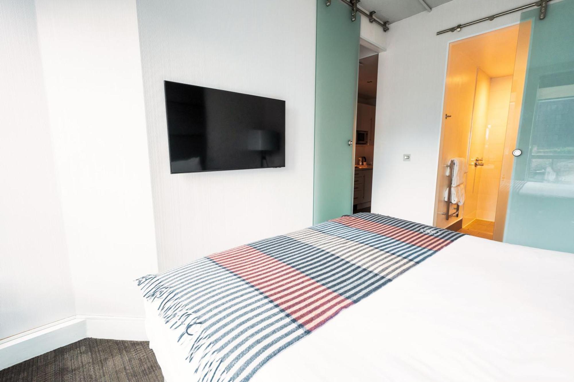 Family Suite 1 King Bed Bunk Beds Kitchenette