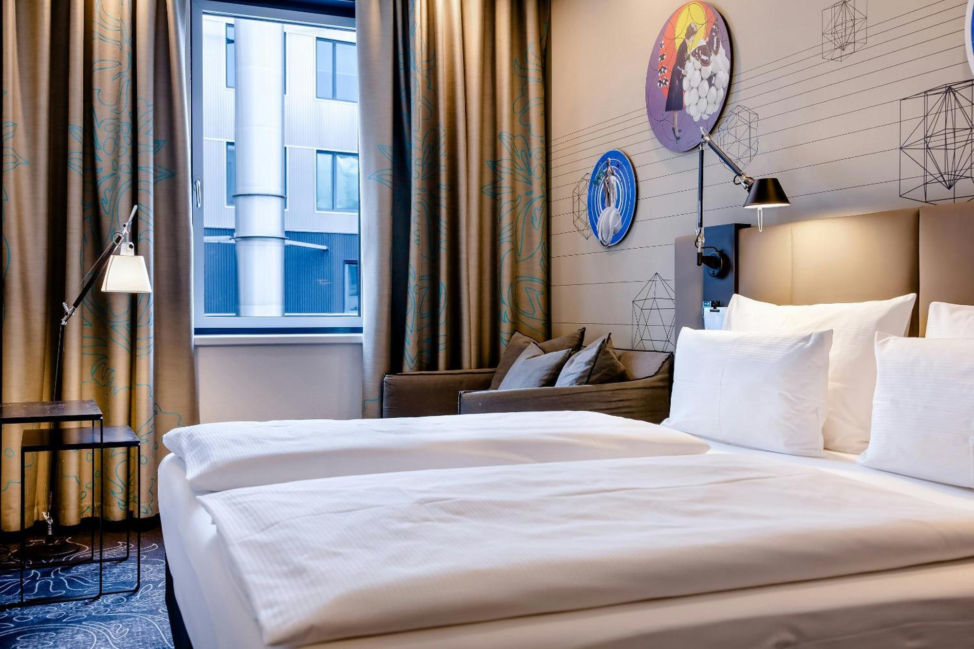 Deluxe Room (2 Adults + 1 Child)