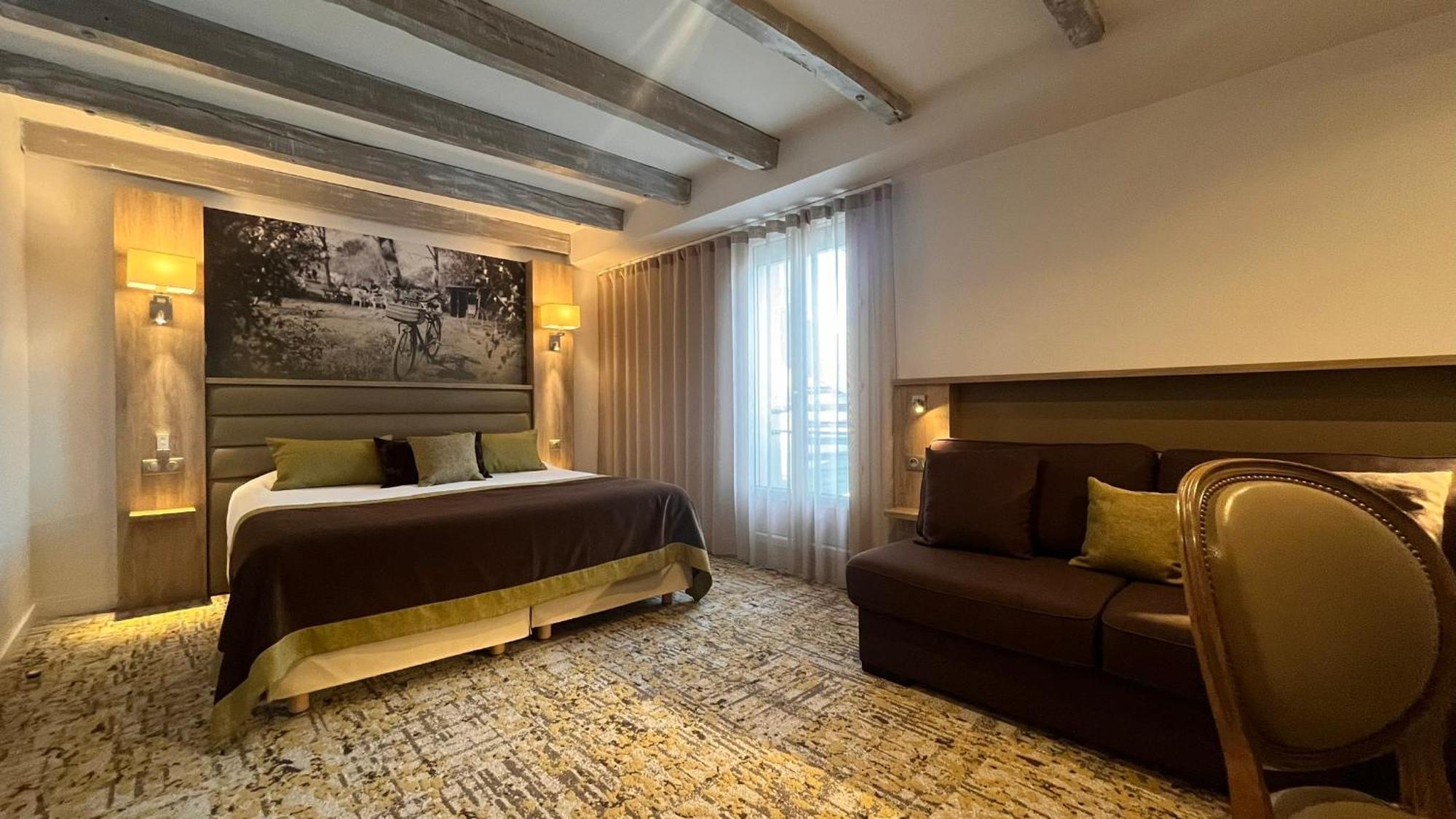 Superior Double Room Seating Area