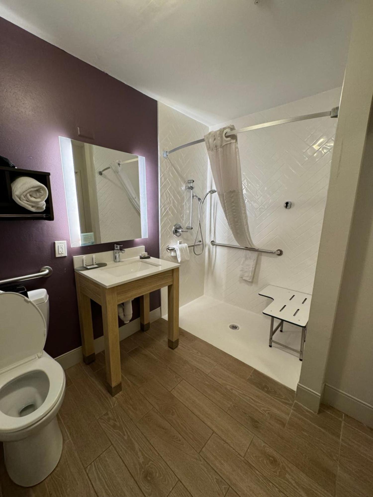 King Room - Mobility Access/Non-Smoking