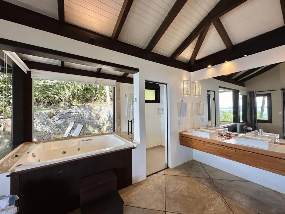 Suite Hot Tub