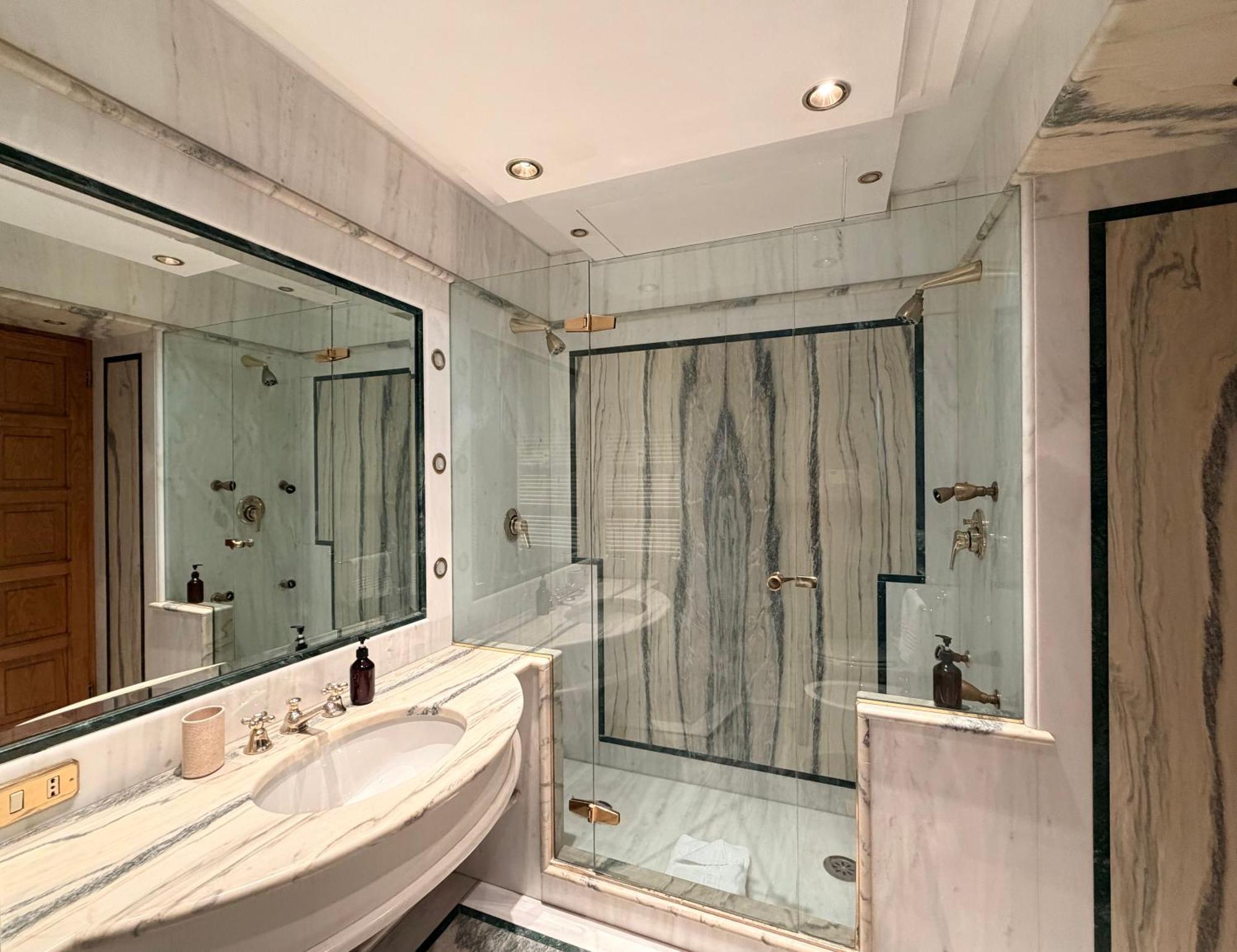 Superior One-Bedroom Apartment