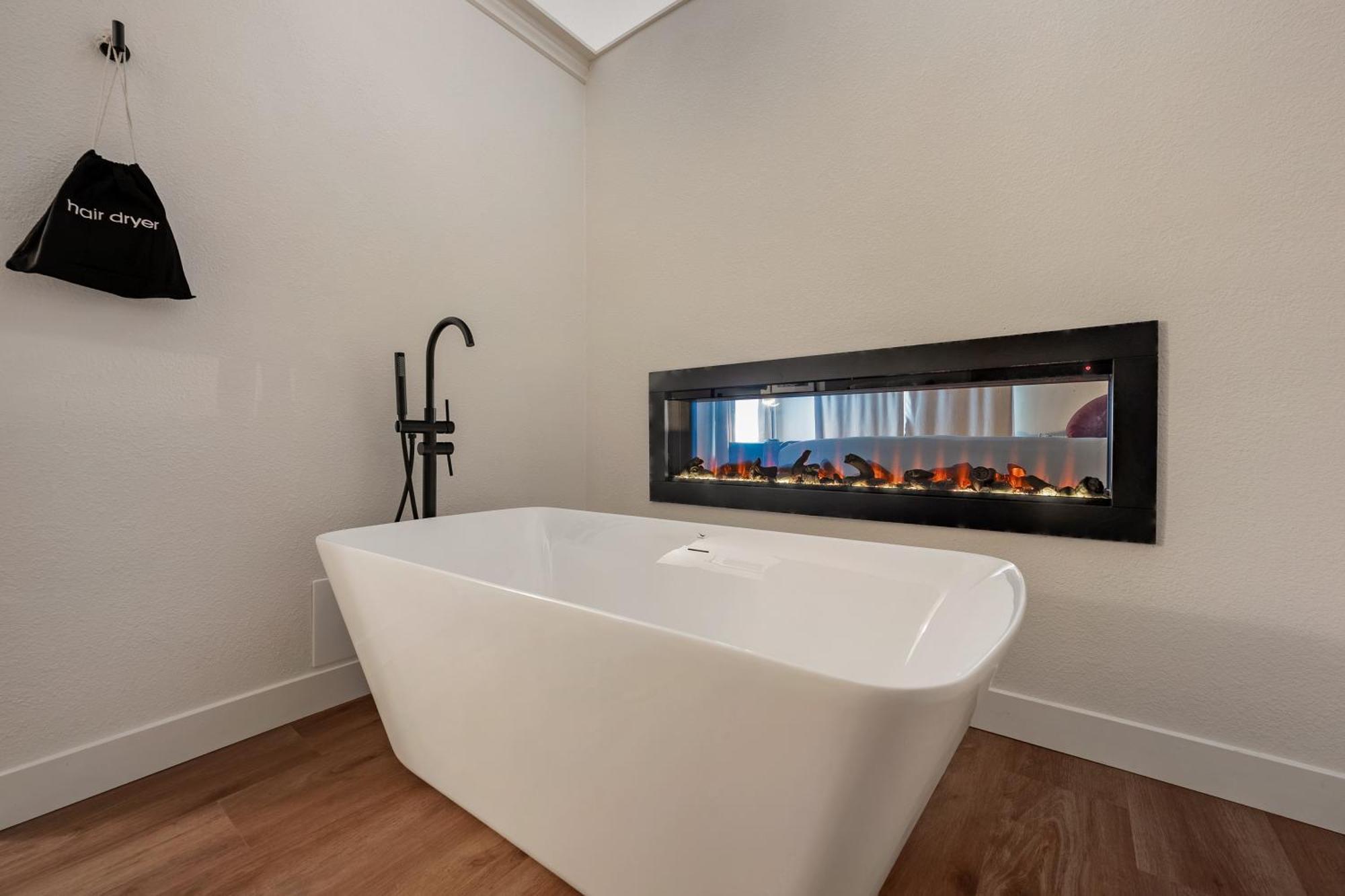 Deluxe Suite with Spa Bath