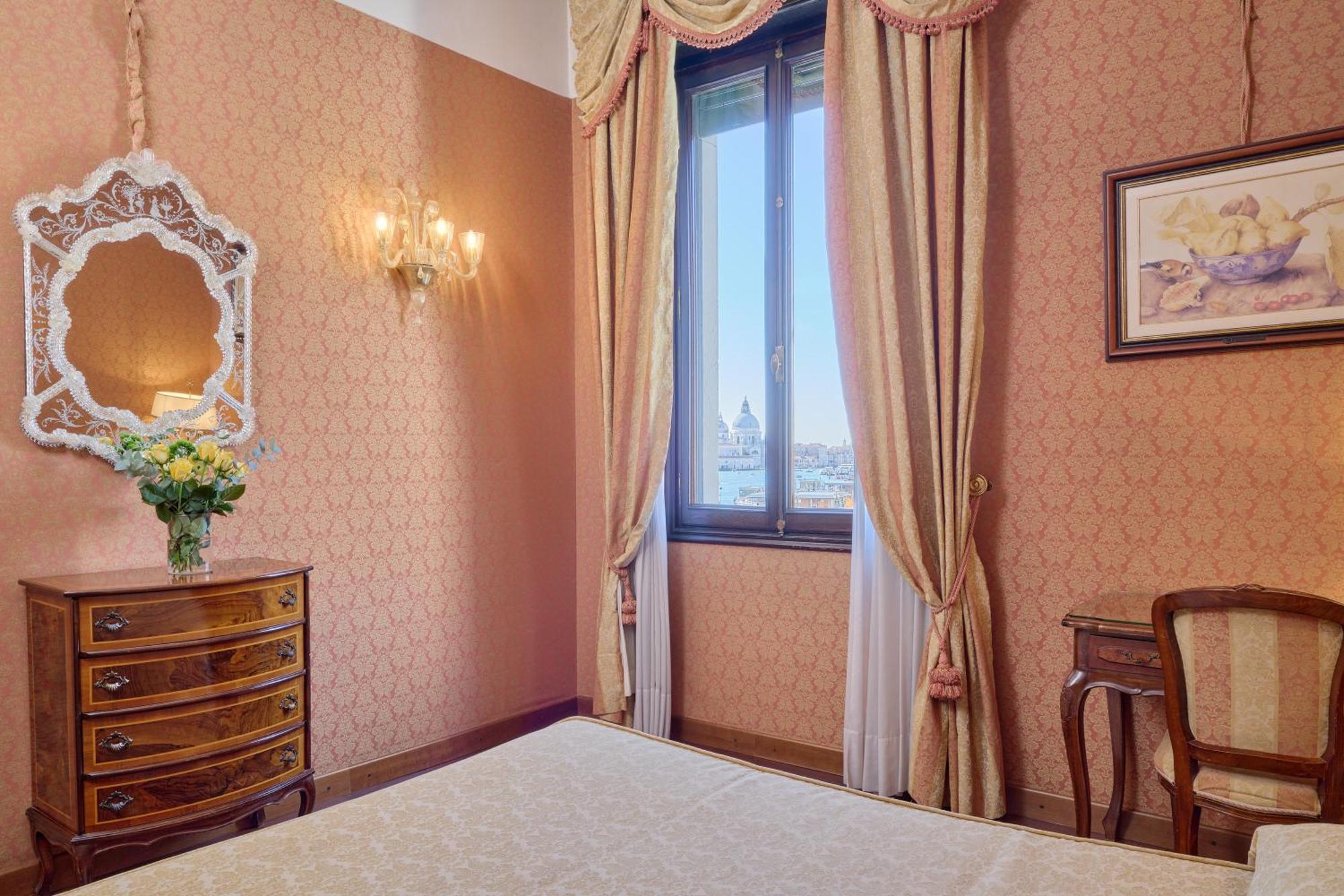 Deluxe Double Room small Canal View