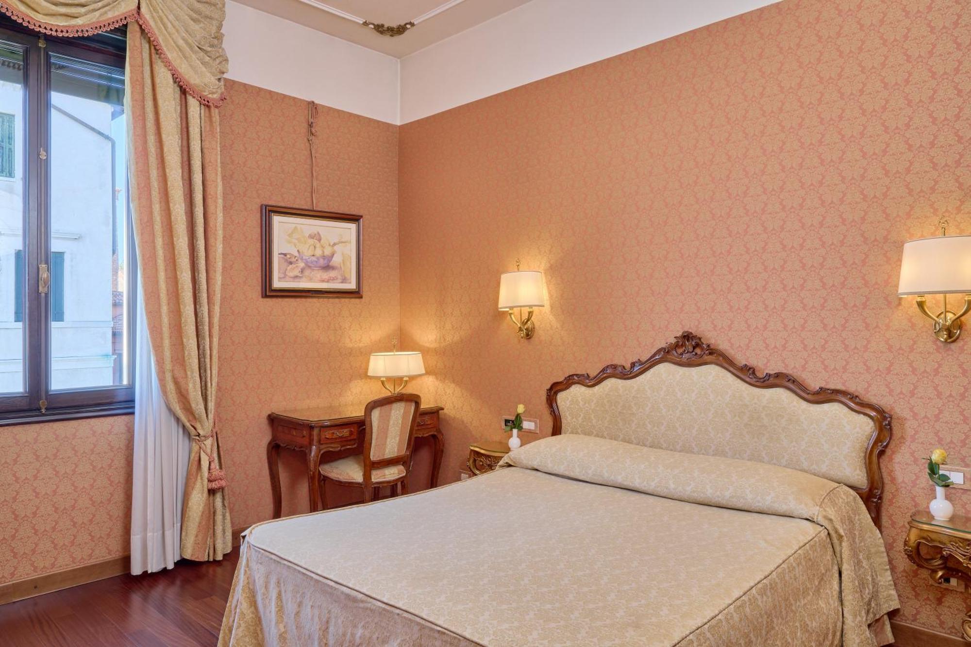 Deluxe Double Room small Canal View